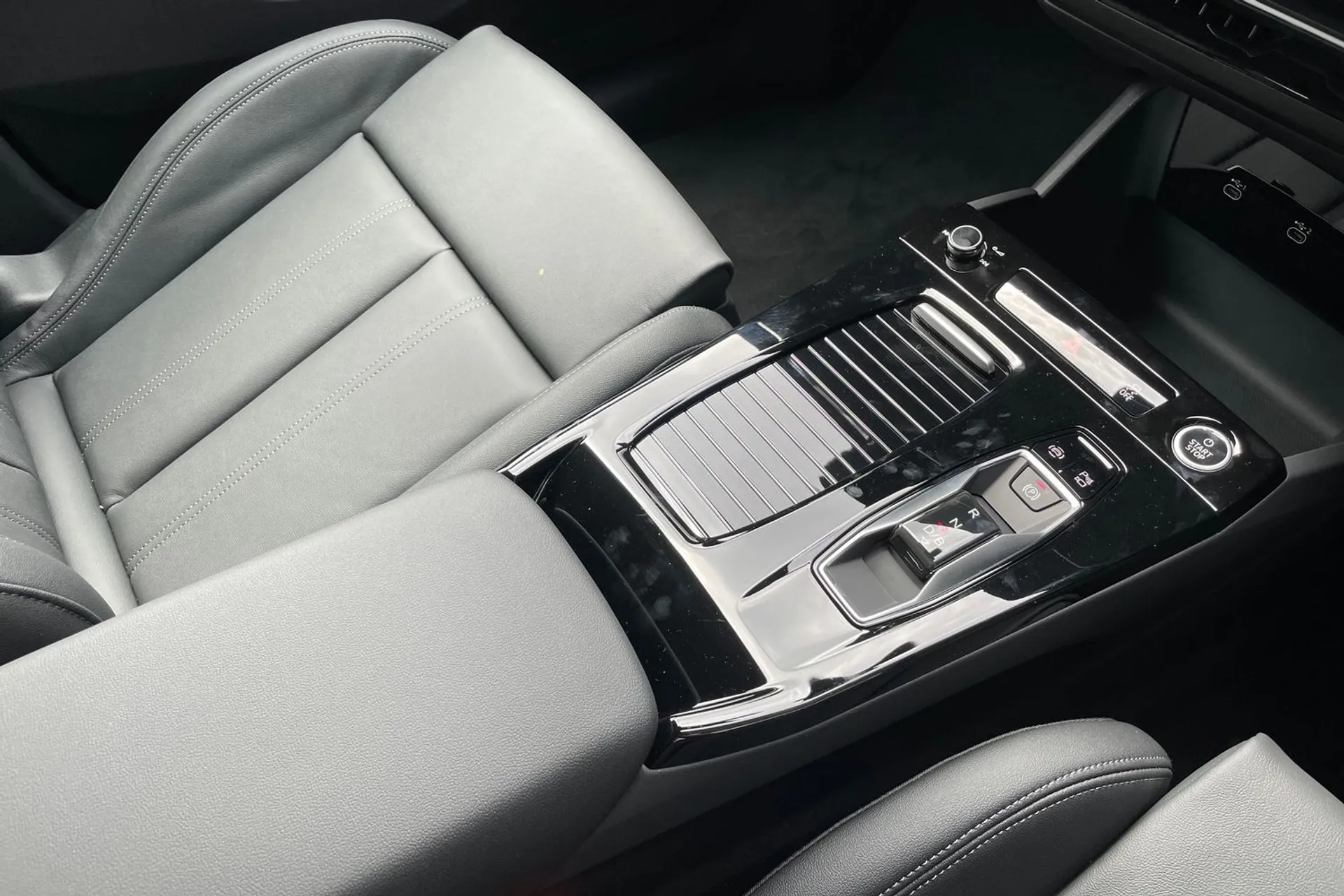 Audi Q6 e-tron thumbnail image number 40