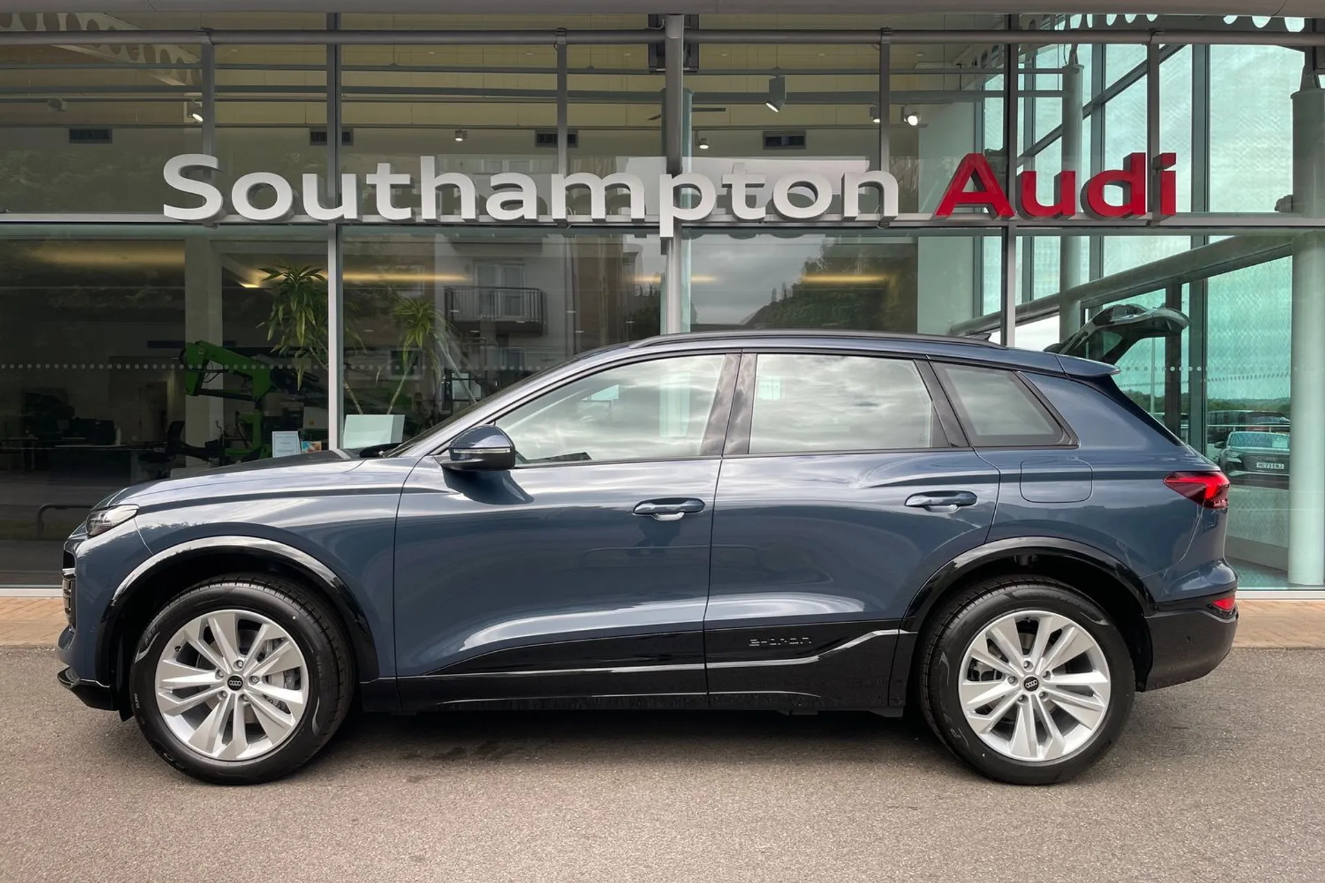 Audi Q6 e-tron thumbnail image number 8