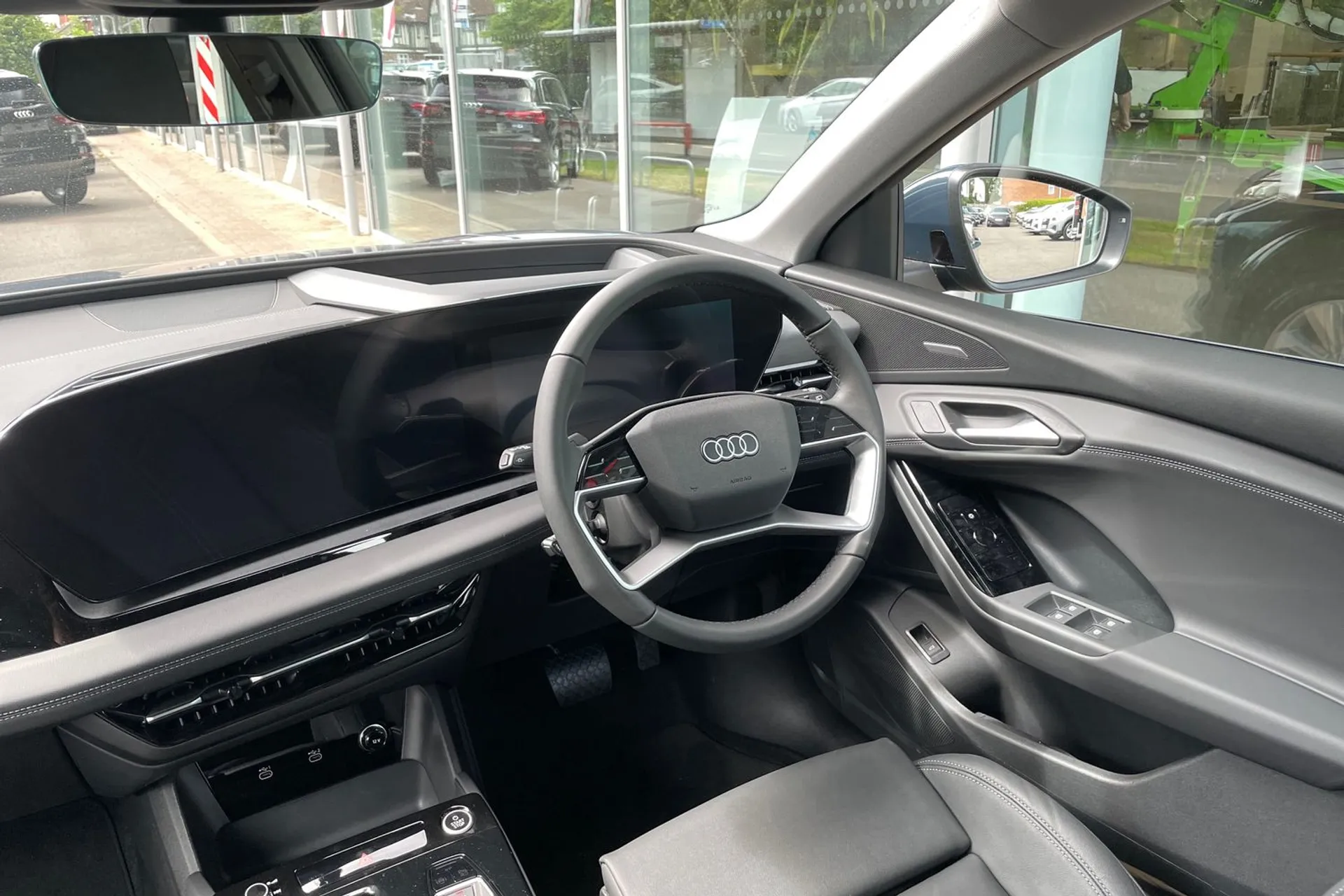 Audi Q6 e-tron thumbnail image number 32