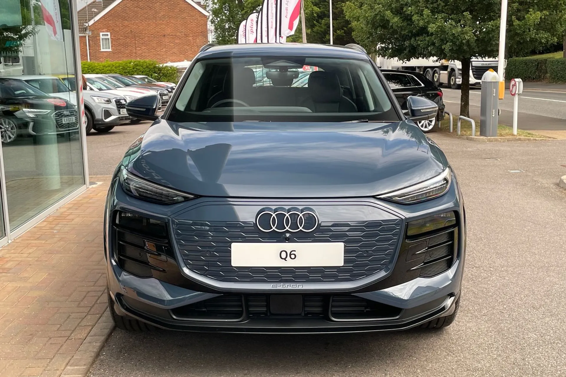 Audi Q6 e-tron thumbnail image number 10