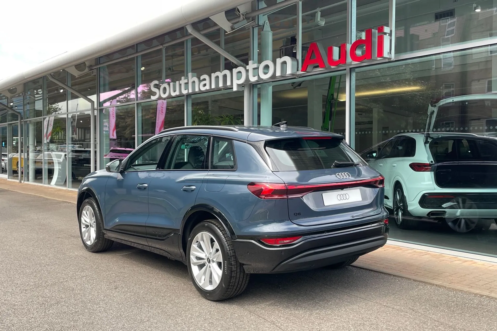 Audi Q6 e-tron thumbnail image number 7