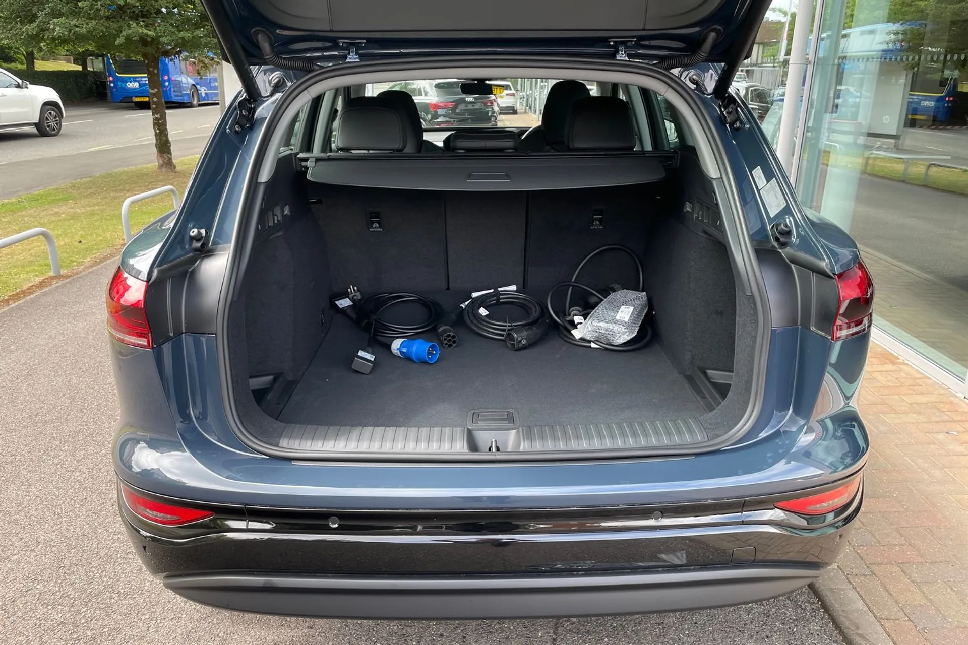 Audi Q6 e-tron thumbnail image number 18