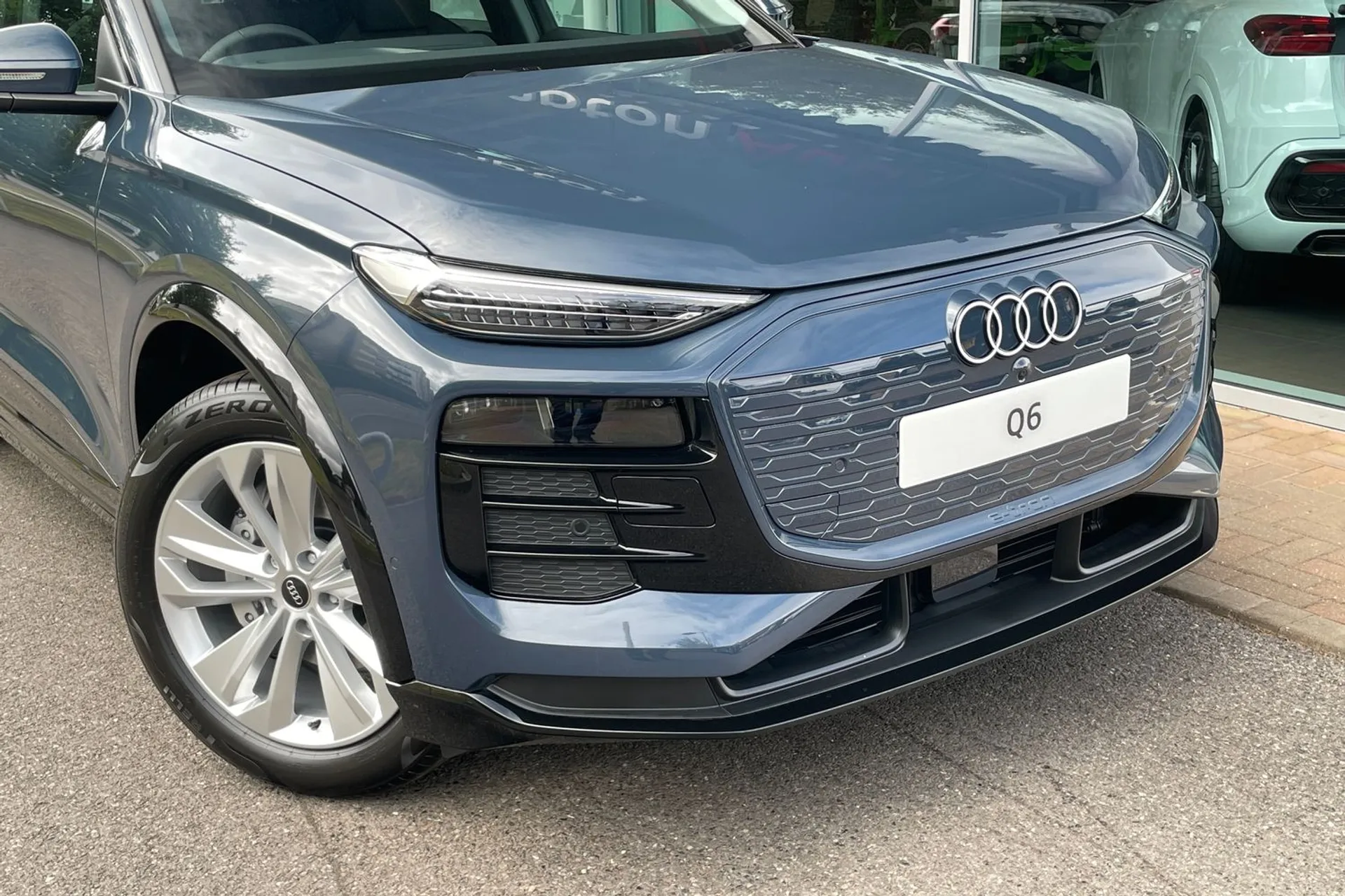 Audi Q6 e-tron thumbnail image number 14