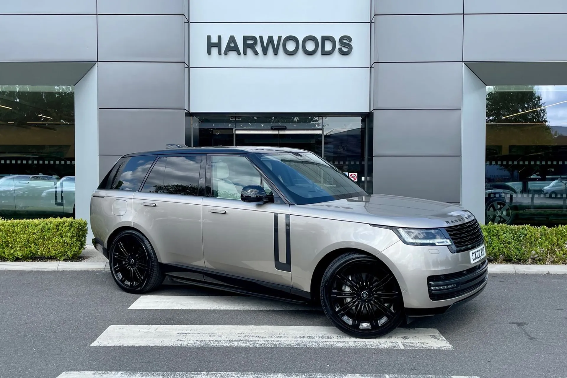 LAND ROVER RANGE ROVER focused image