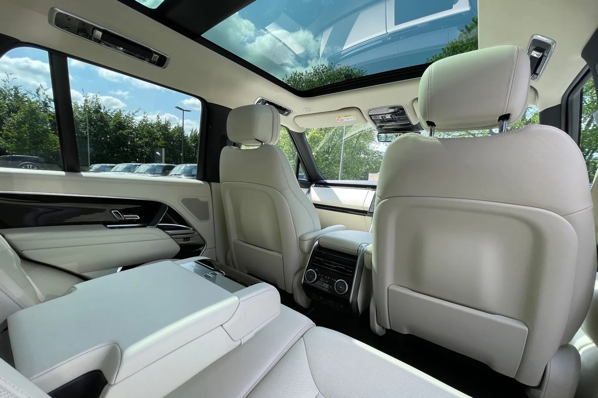 LAND ROVER RANGE ROVER thumbnail image number 48