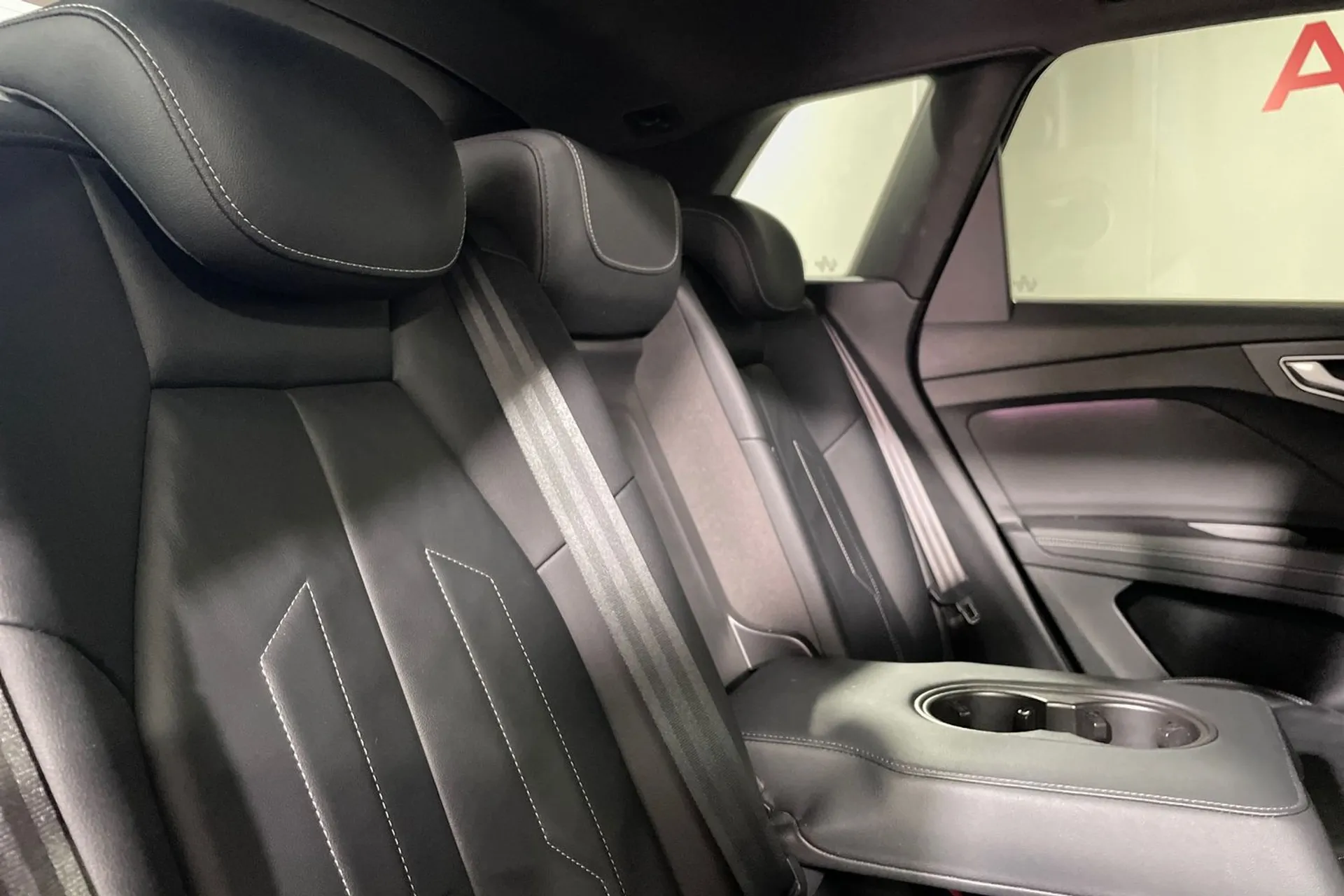 Audi Q4 thumbnail image number 20
