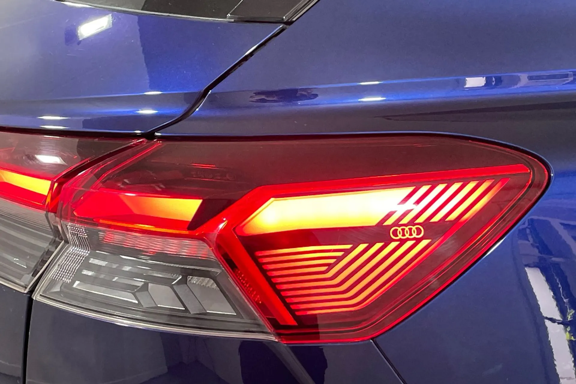 Audi Q4 thumbnail image number 14