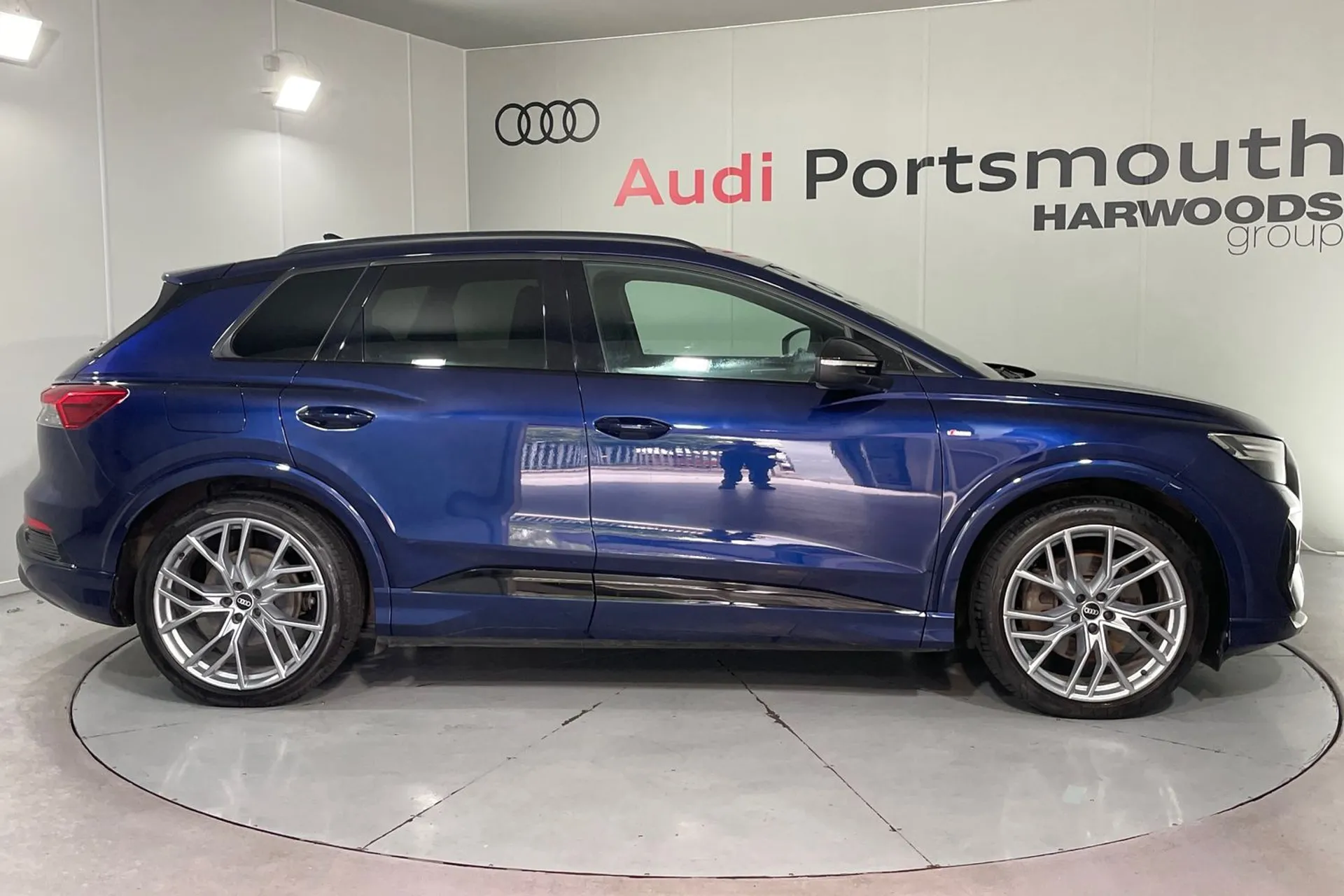 Audi Q4 thumbnail image number 2
