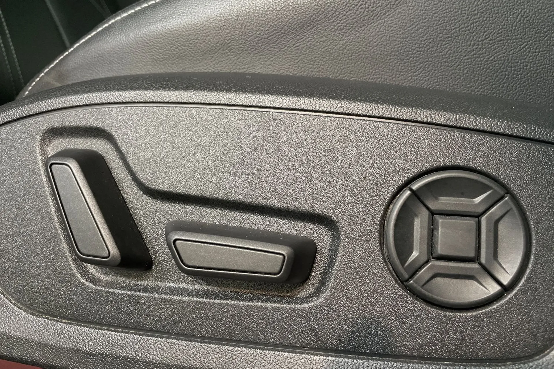 Audi Q4 thumbnail image number 15