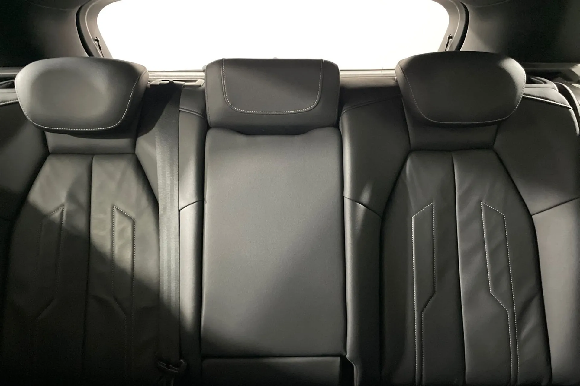 Audi Q4 thumbnail image number 32