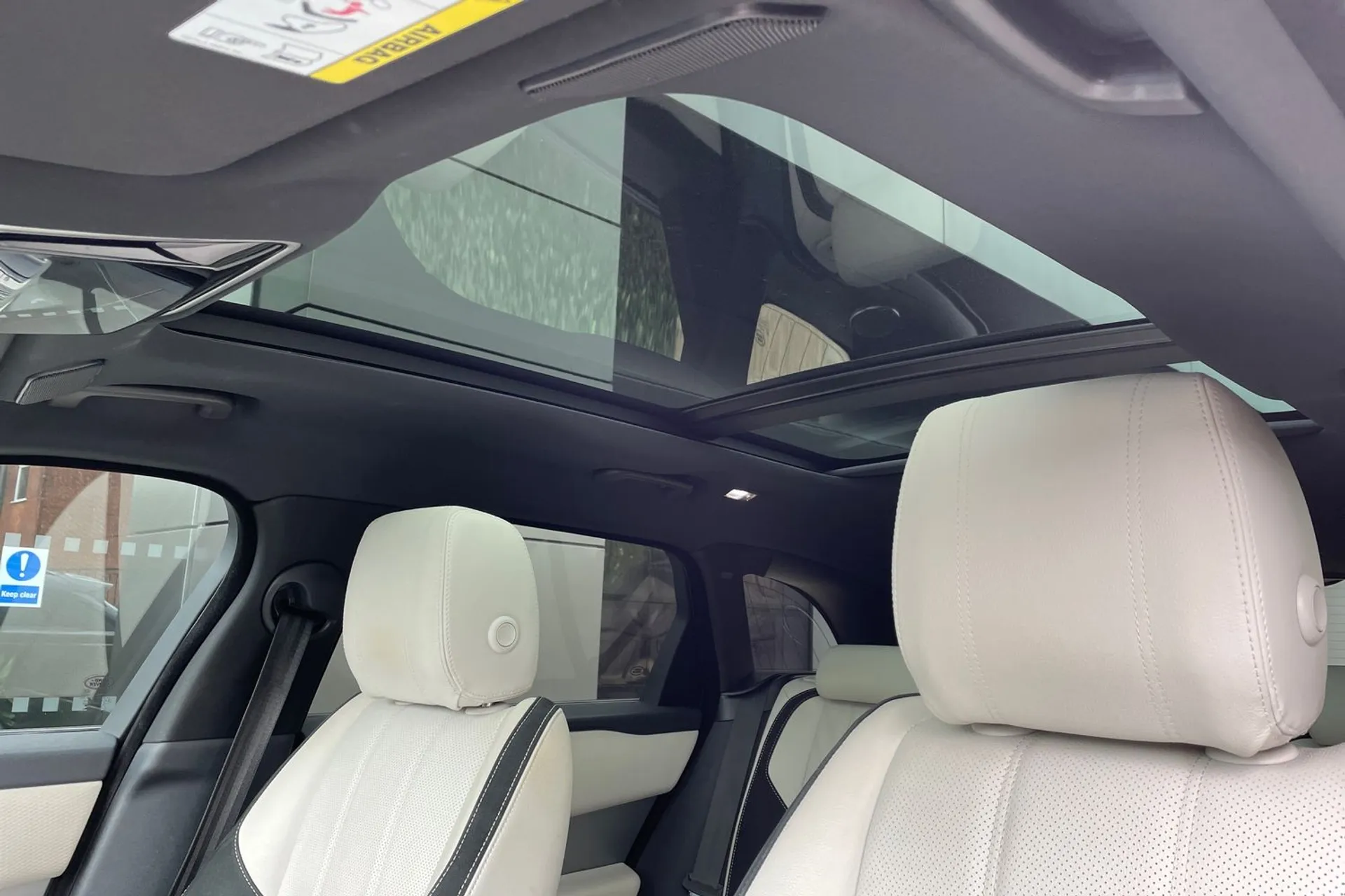 LAND ROVER RANGE ROVER VELAR thumbnail image number 43