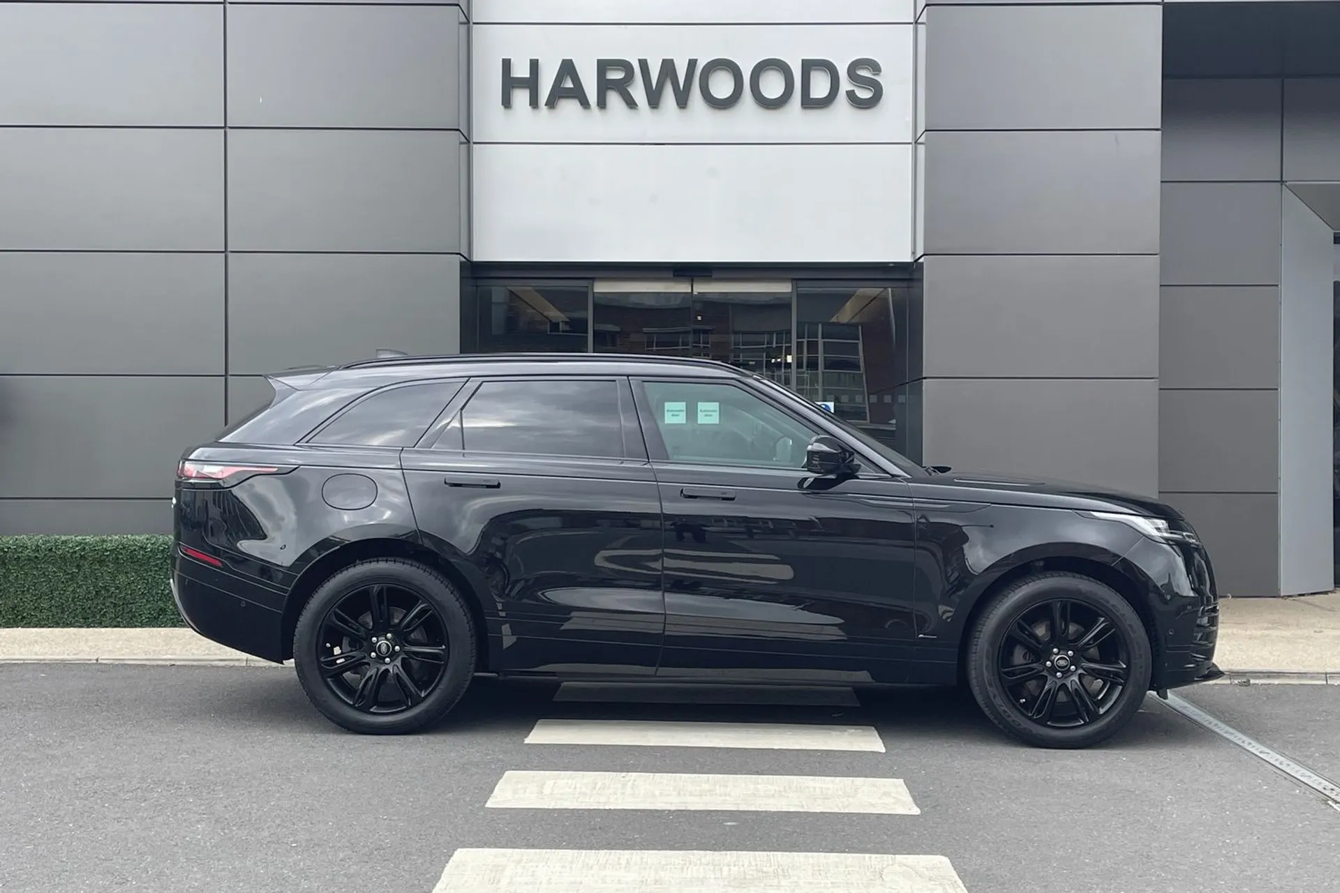 LAND ROVER RANGE ROVER VELAR thumbnail image number 2