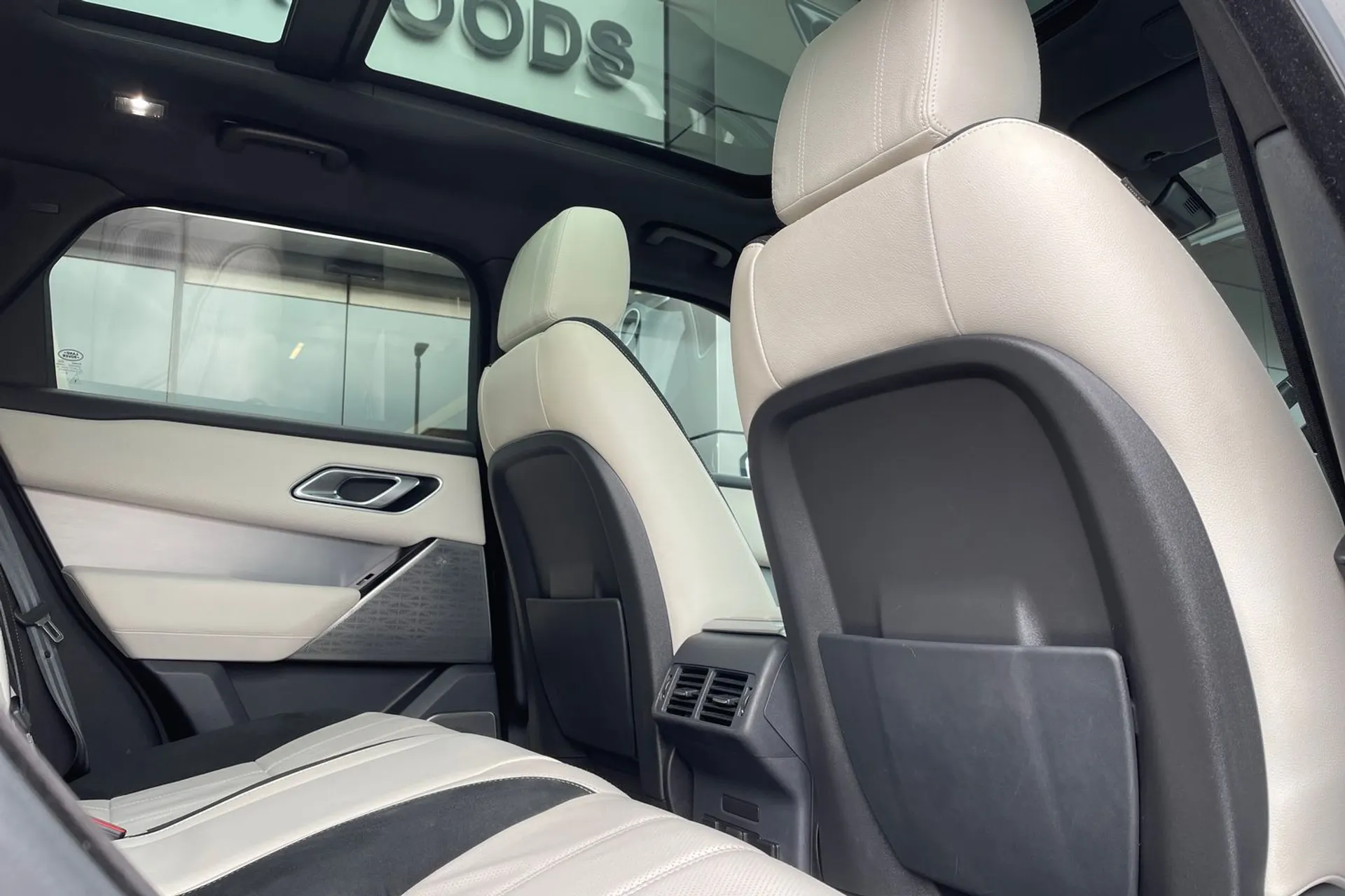 LAND ROVER RANGE ROVER VELAR thumbnail image number 37