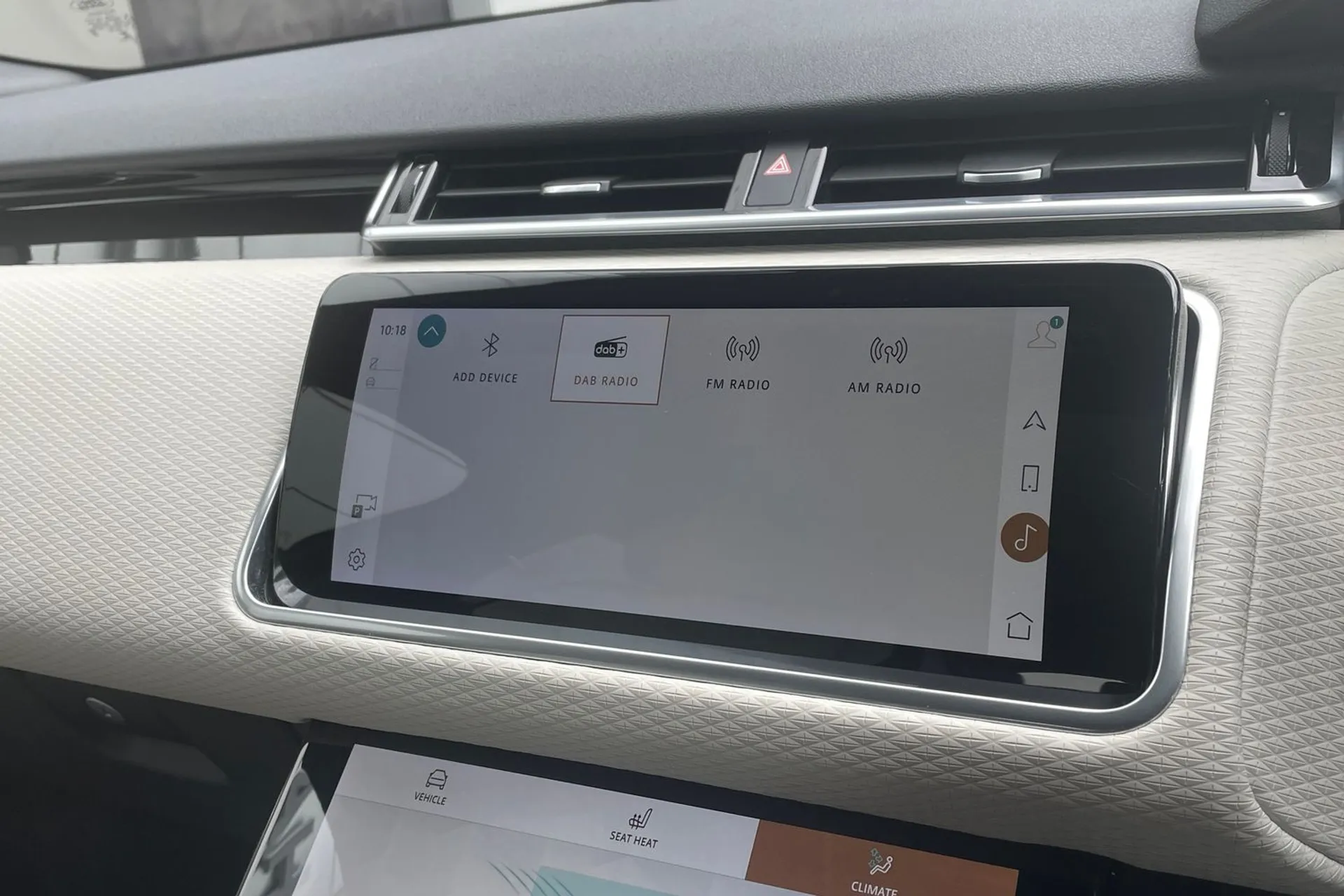 LAND ROVER RANGE ROVER VELAR thumbnail image number 21