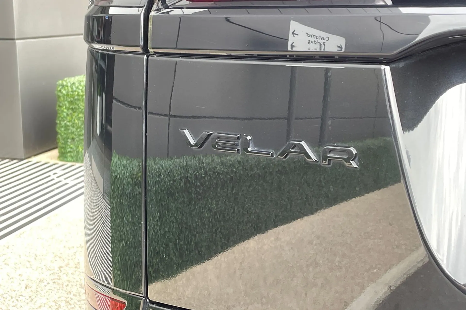 LAND ROVER RANGE ROVER VELAR thumbnail image number 32