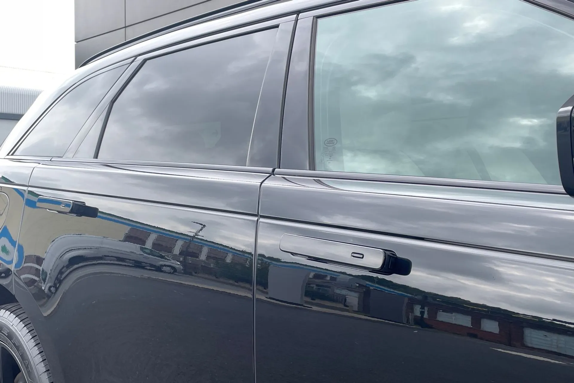 LAND ROVER RANGE ROVER VELAR thumbnail image number 23