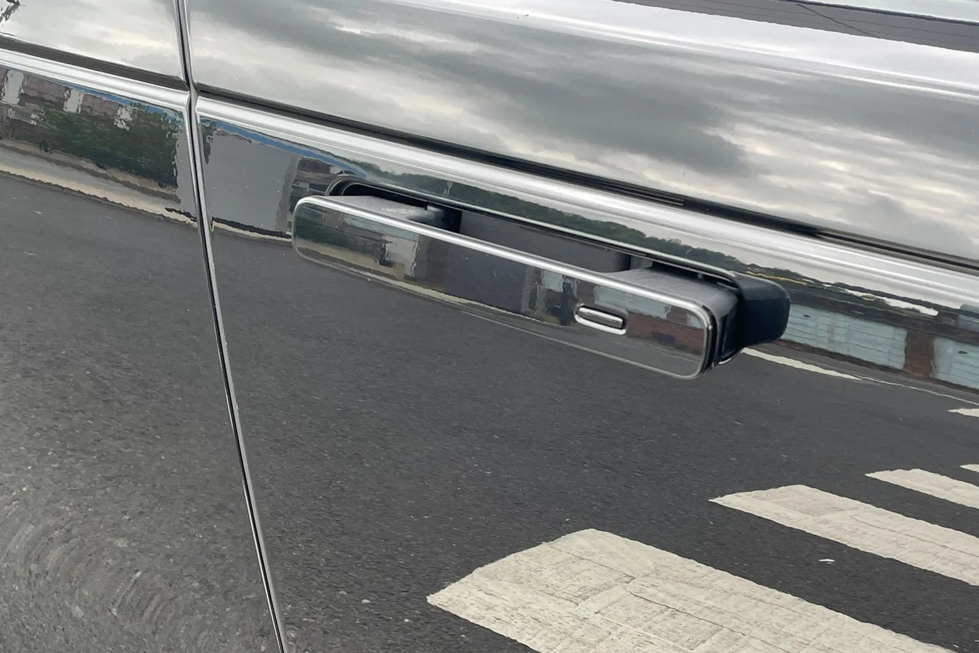 LAND ROVER RANGE ROVER VELAR thumbnail image number 24