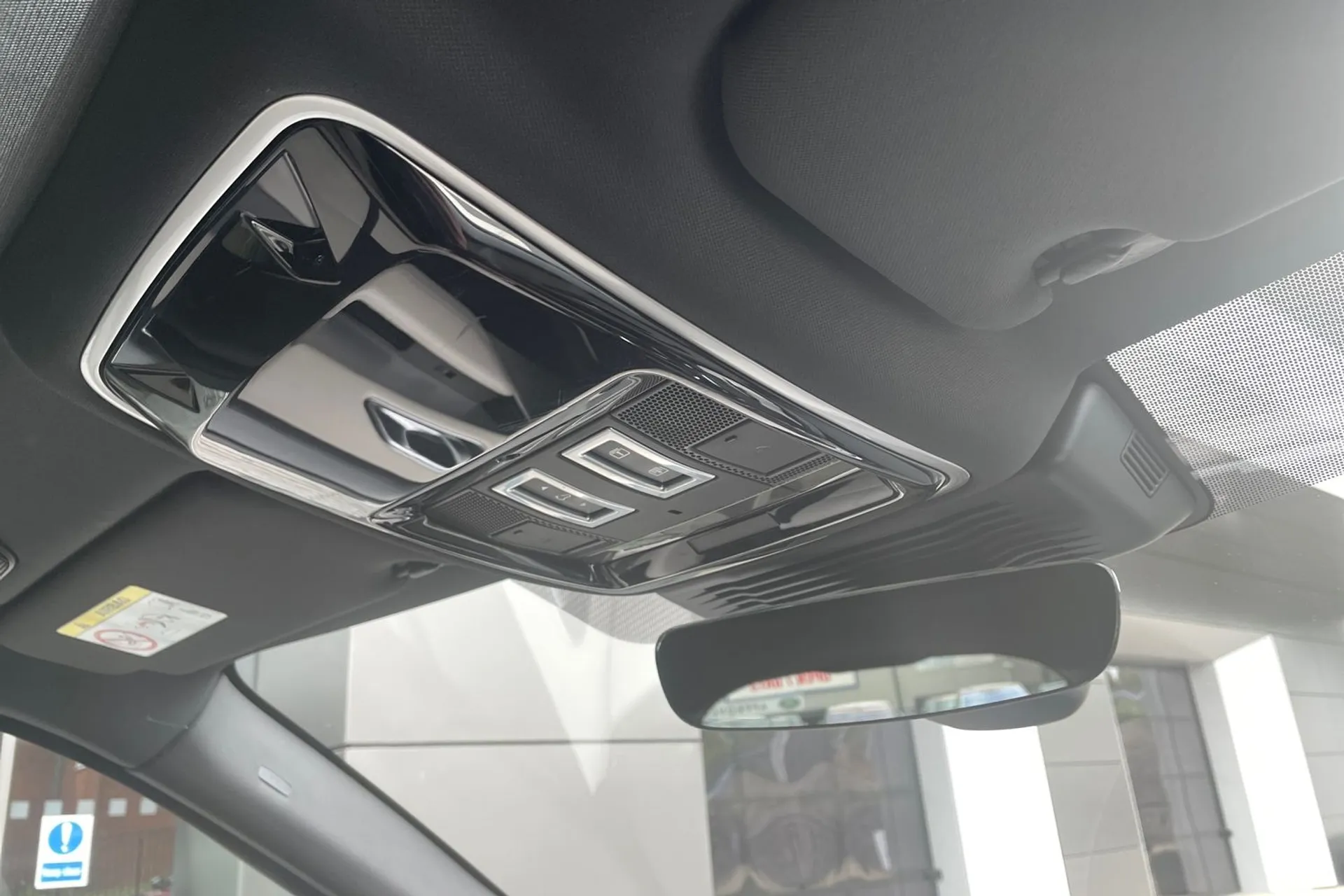 LAND ROVER RANGE ROVER VELAR thumbnail image number 59