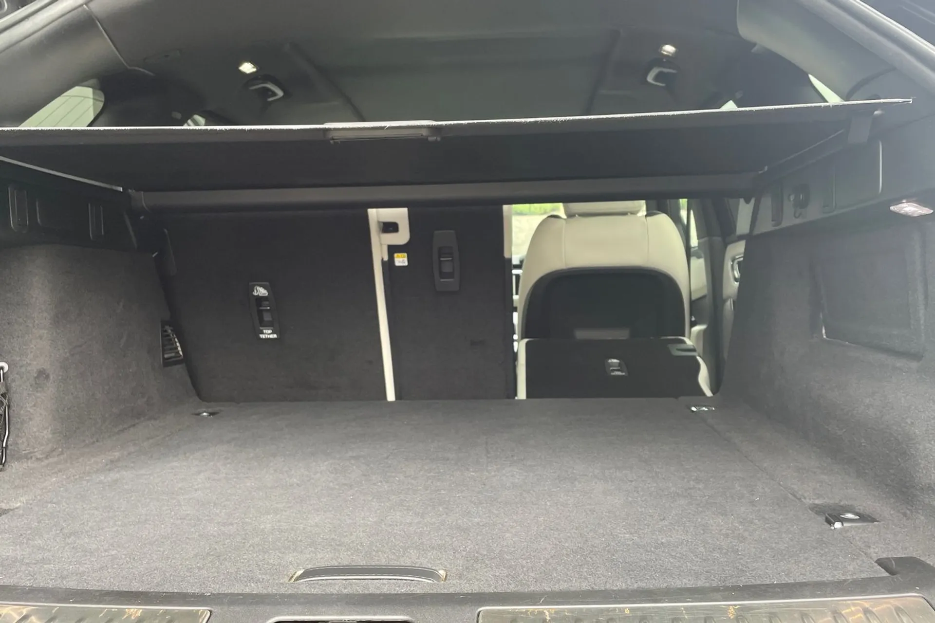 LAND ROVER RANGE ROVER VELAR thumbnail image number 34