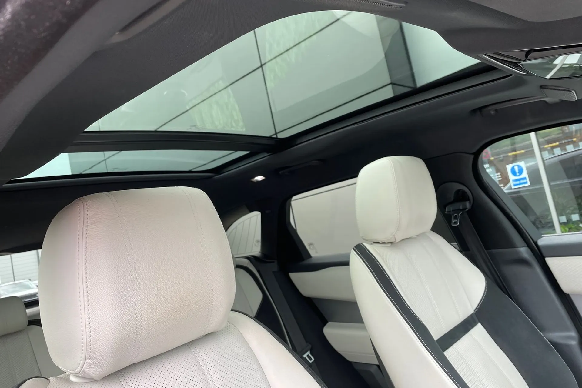 LAND ROVER RANGE ROVER VELAR thumbnail image number 9