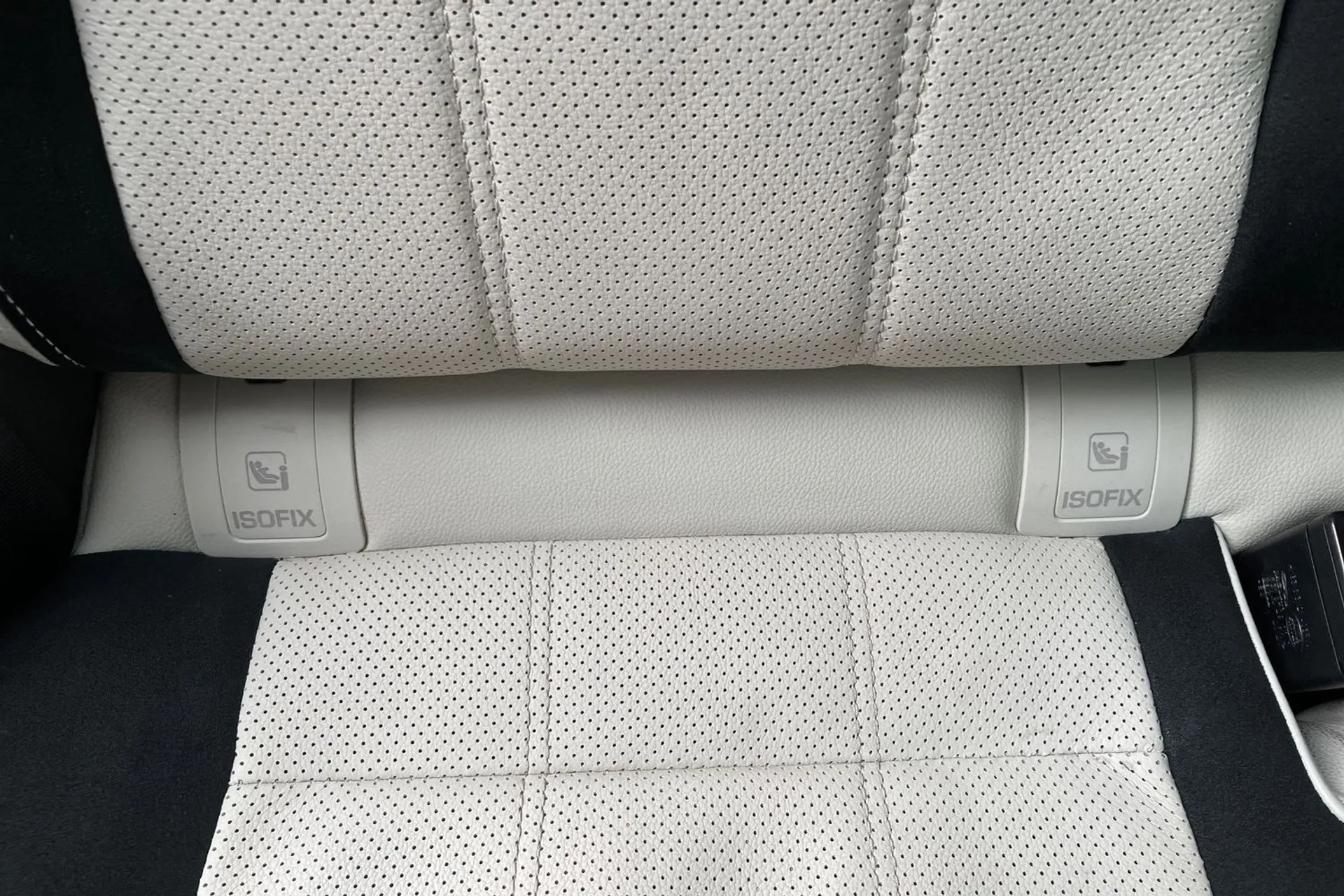 LAND ROVER RANGE ROVER VELAR thumbnail image number 38