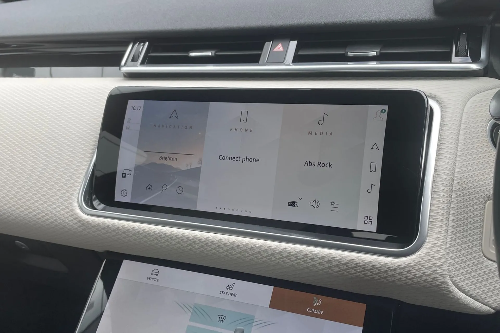 LAND ROVER RANGE ROVER VELAR thumbnail image number 61