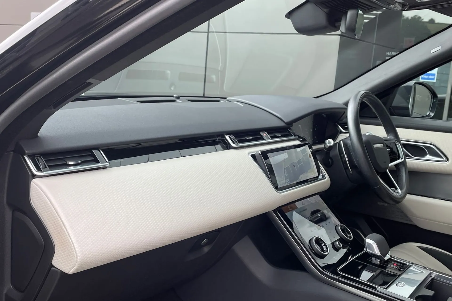 LAND ROVER RANGE ROVER VELAR thumbnail image number 41