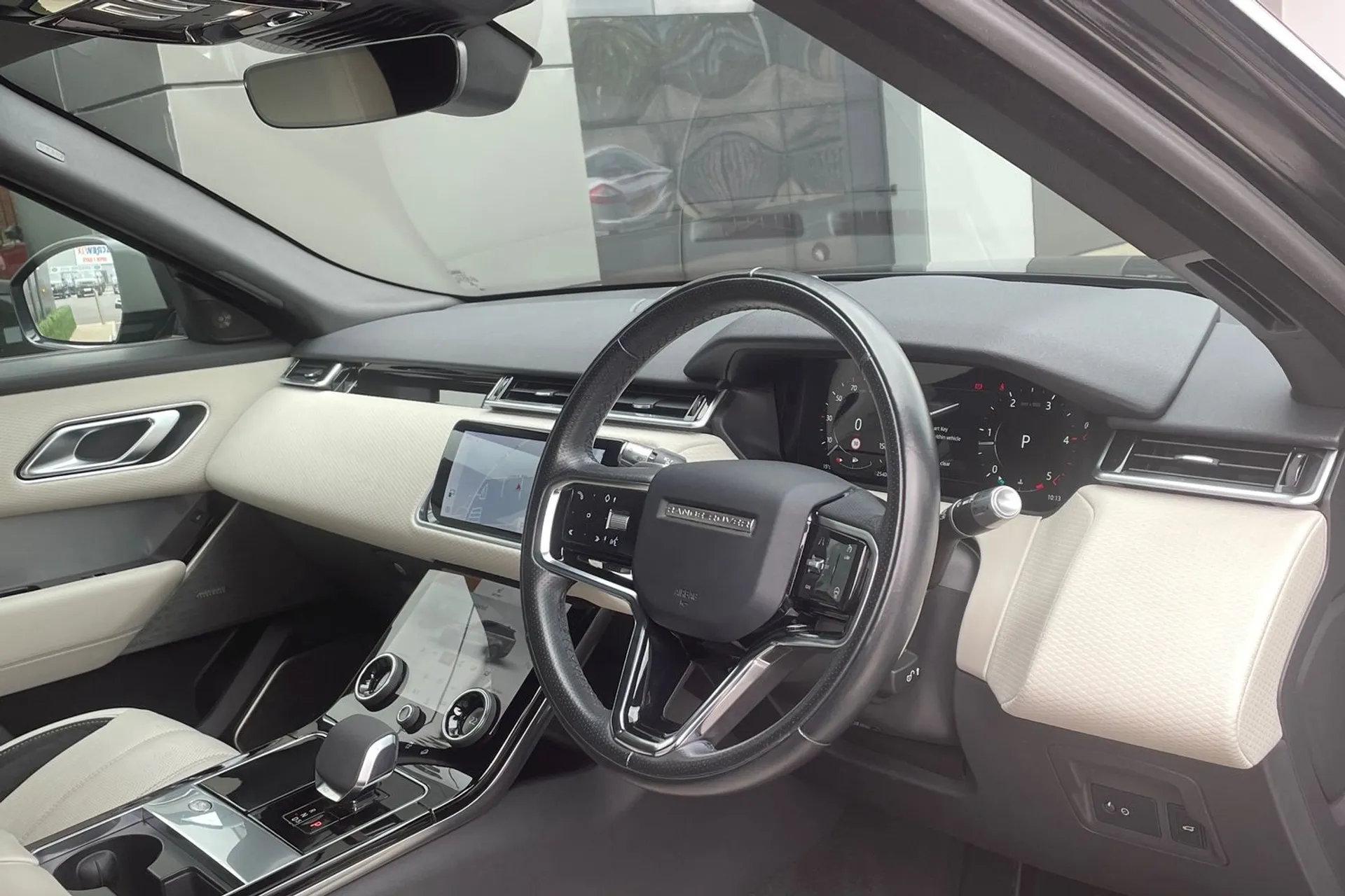 LAND ROVER RANGE ROVER VELAR thumbnail image number 16