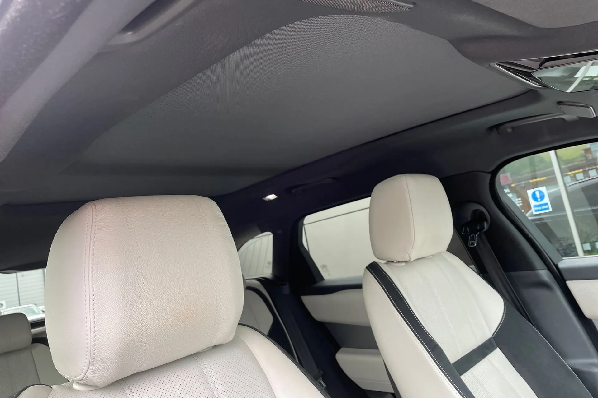 LAND ROVER RANGE ROVER VELAR thumbnail image number 8