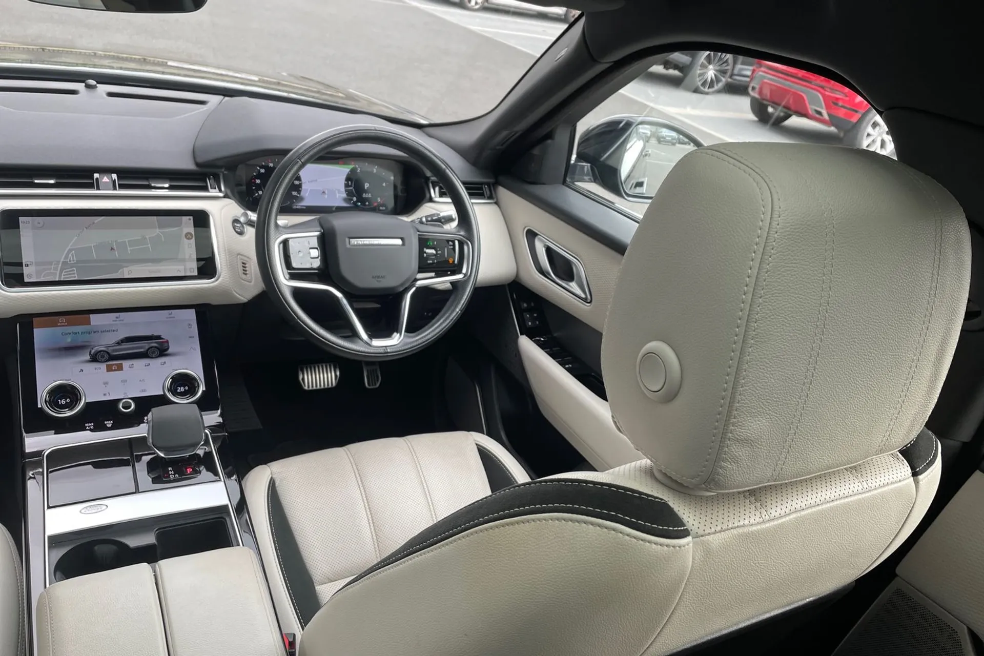 LAND ROVER RANGE ROVER VELAR thumbnail image number 46