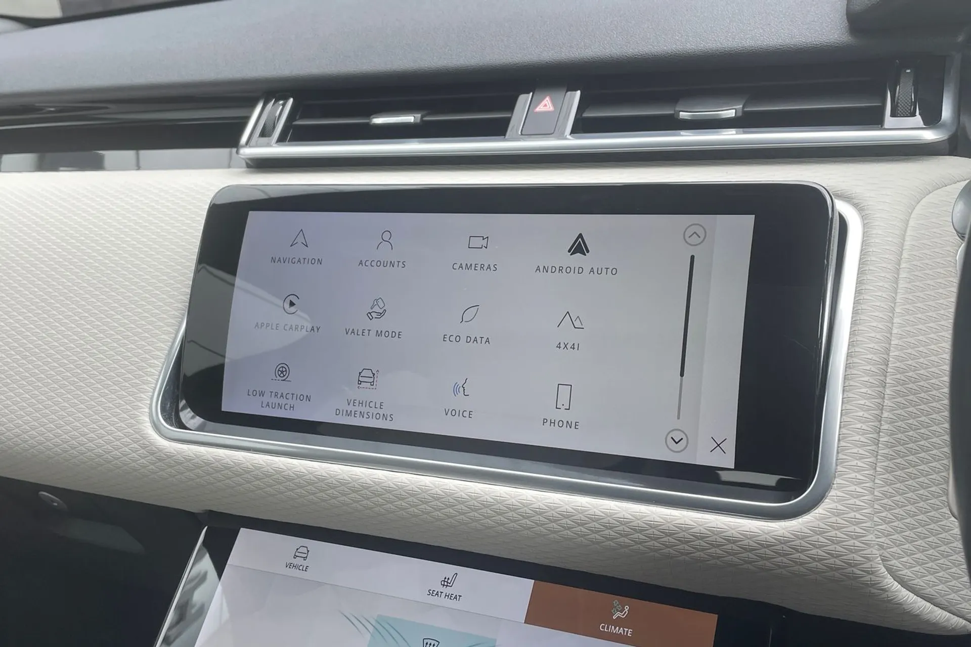 LAND ROVER RANGE ROVER VELAR thumbnail image number 64