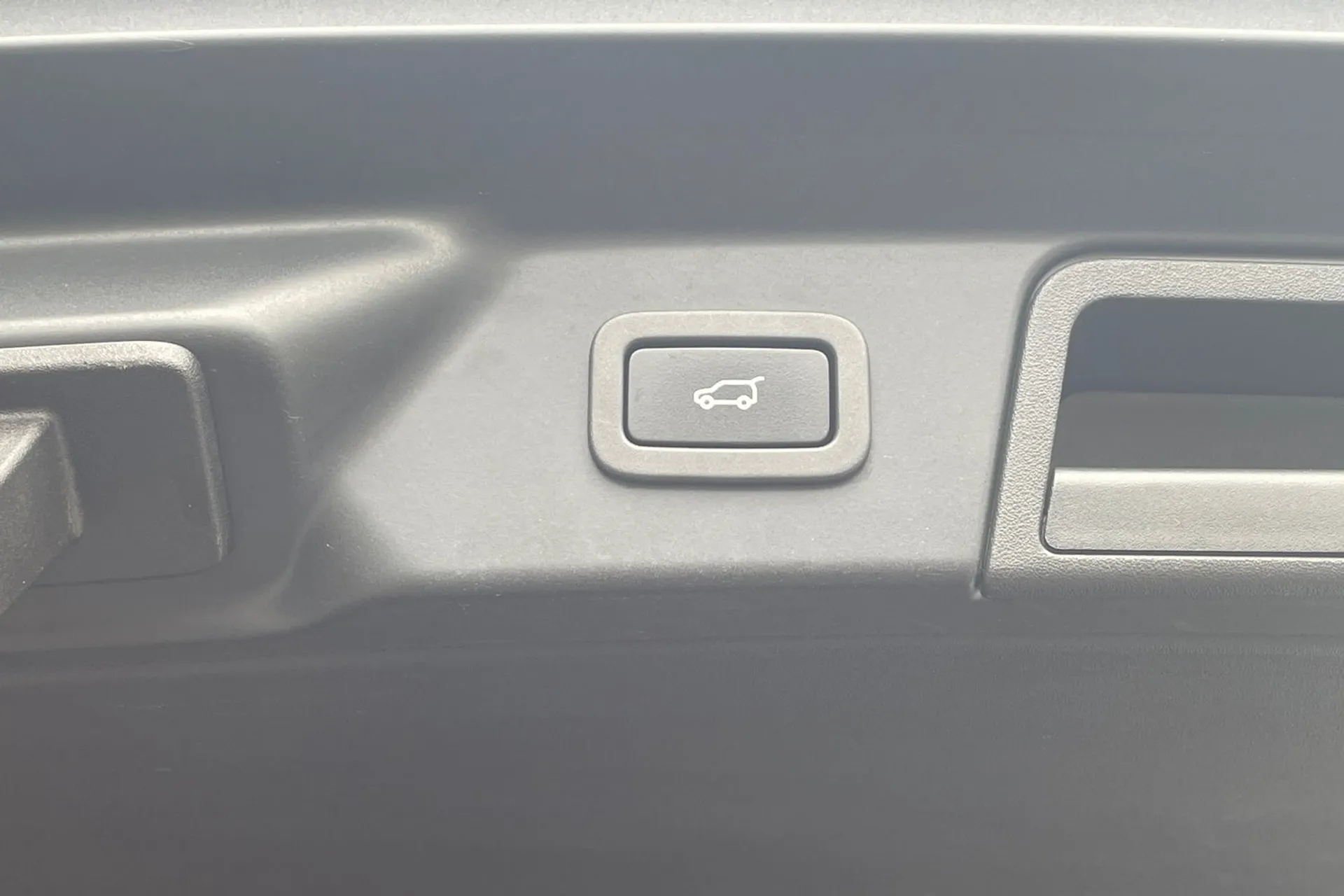LAND ROVER RANGE ROVER VELAR thumbnail image number 35