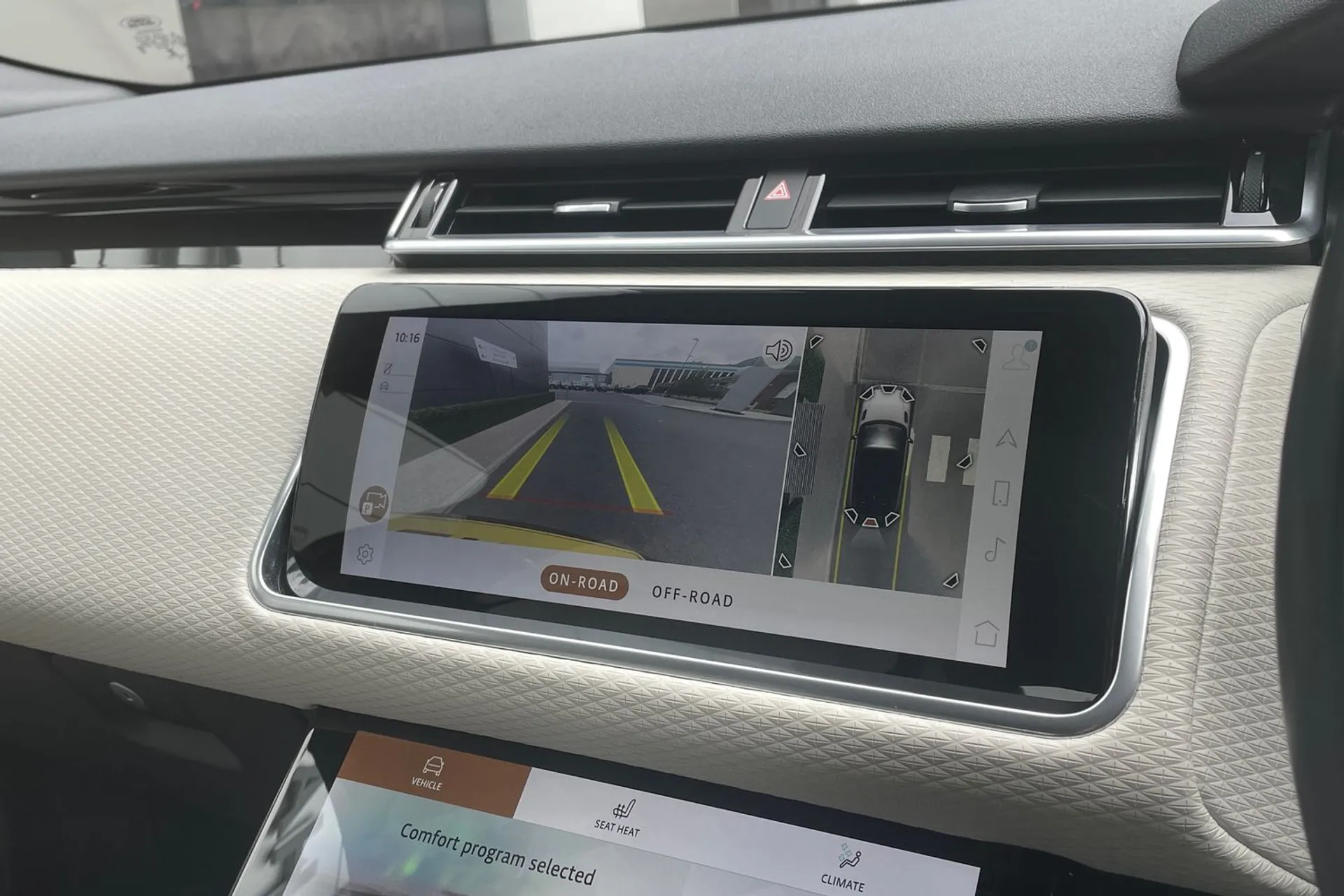 LAND ROVER RANGE ROVER VELAR thumbnail image number 4
