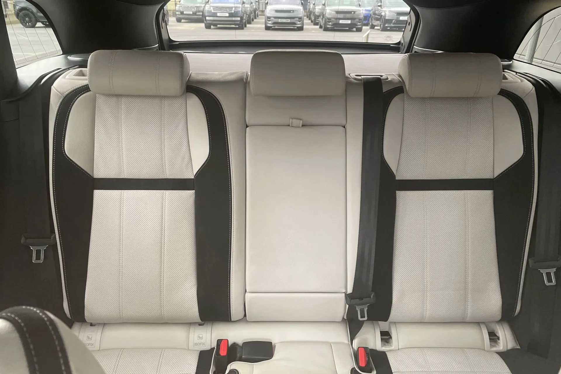 LAND ROVER RANGE ROVER VELAR thumbnail image number 39