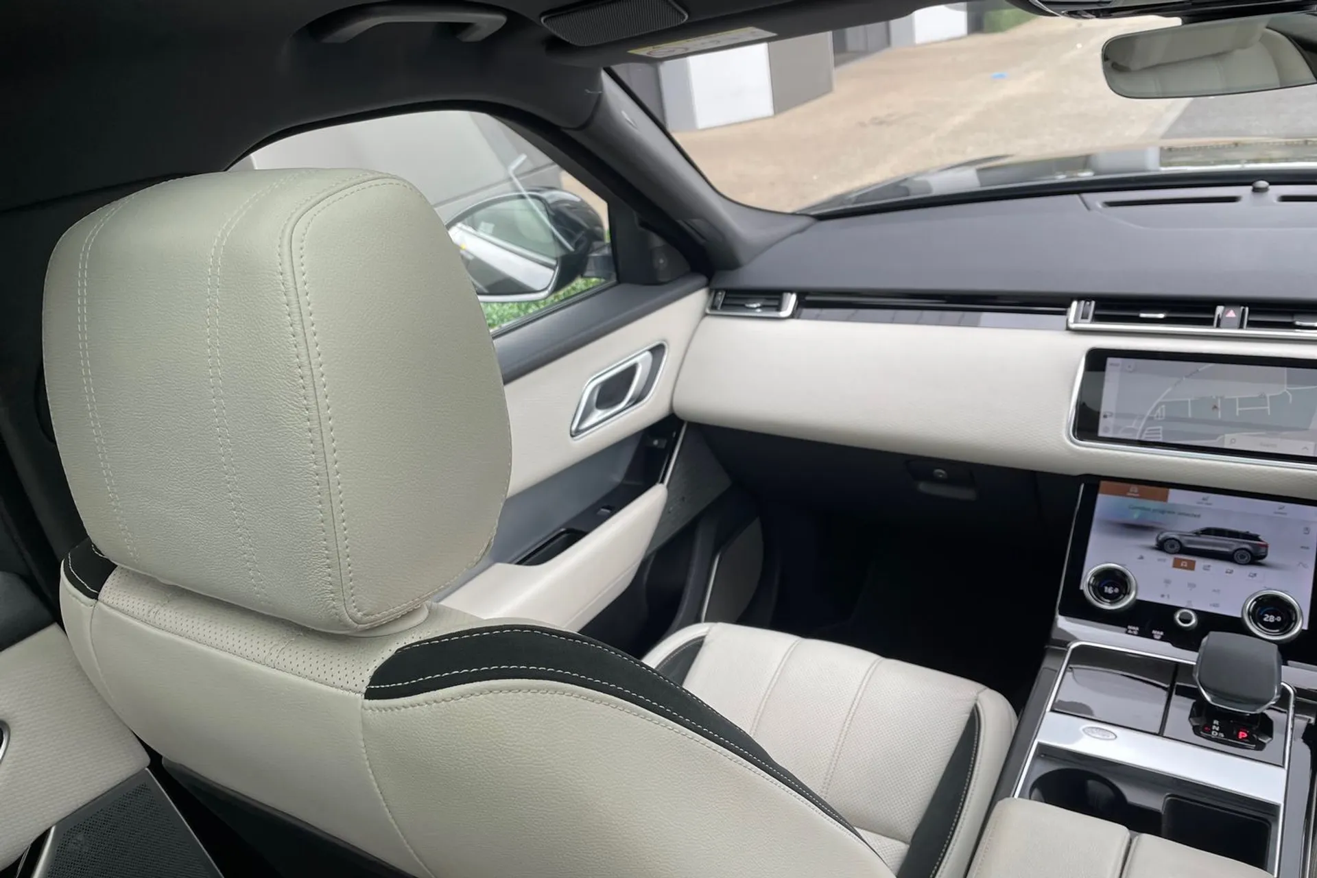 LAND ROVER RANGE ROVER VELAR thumbnail image number 45