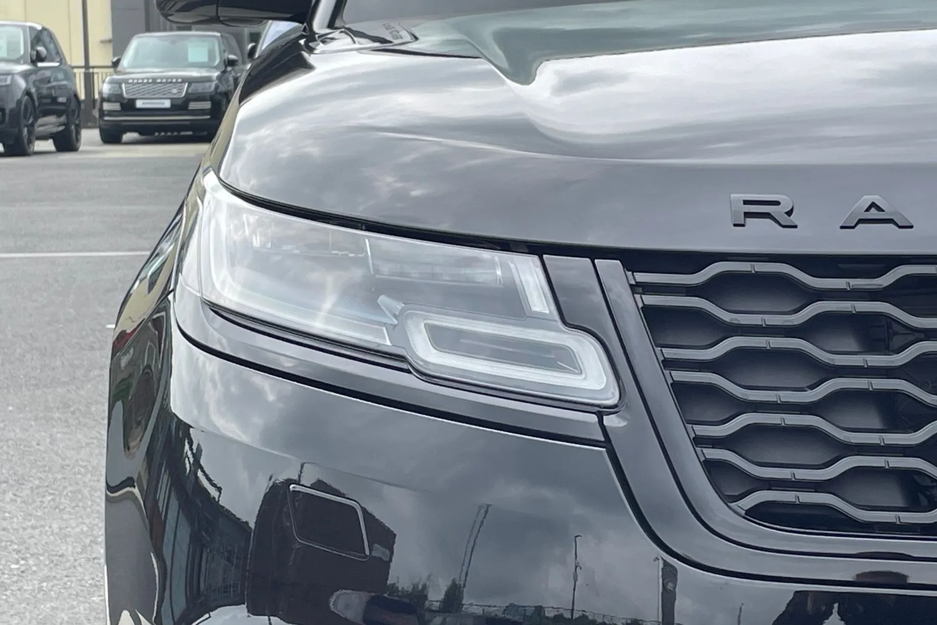 LAND ROVER RANGE ROVER VELAR thumbnail image number 28