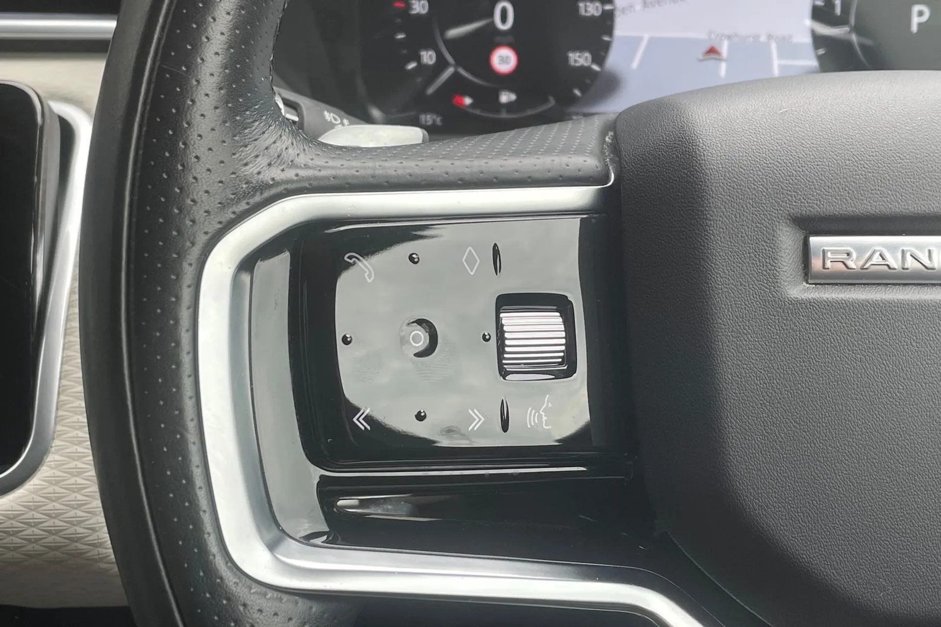 LAND ROVER RANGE ROVER VELAR thumbnail image number 54