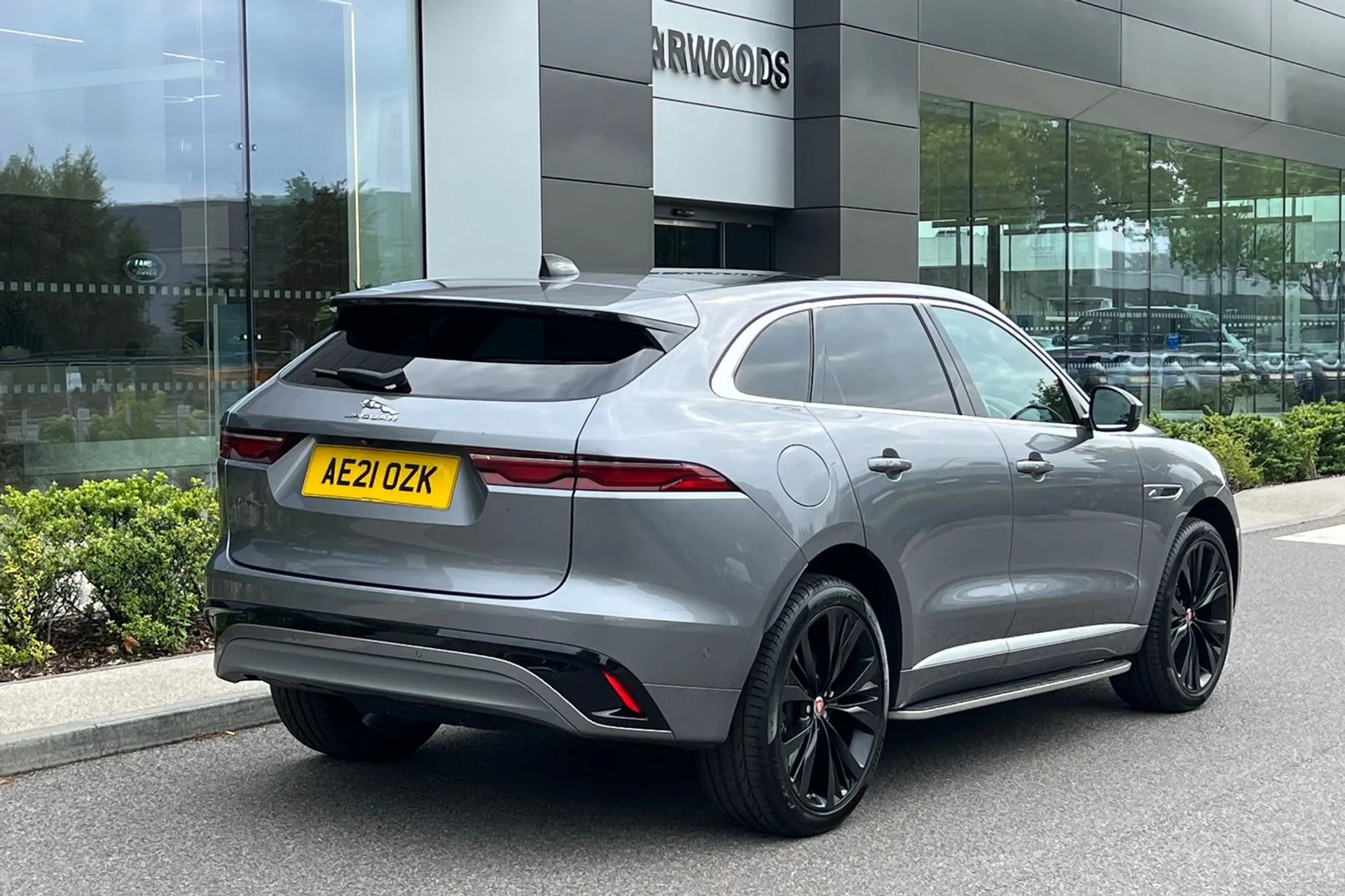 Jaguar F-PACE thumbnail image number 11