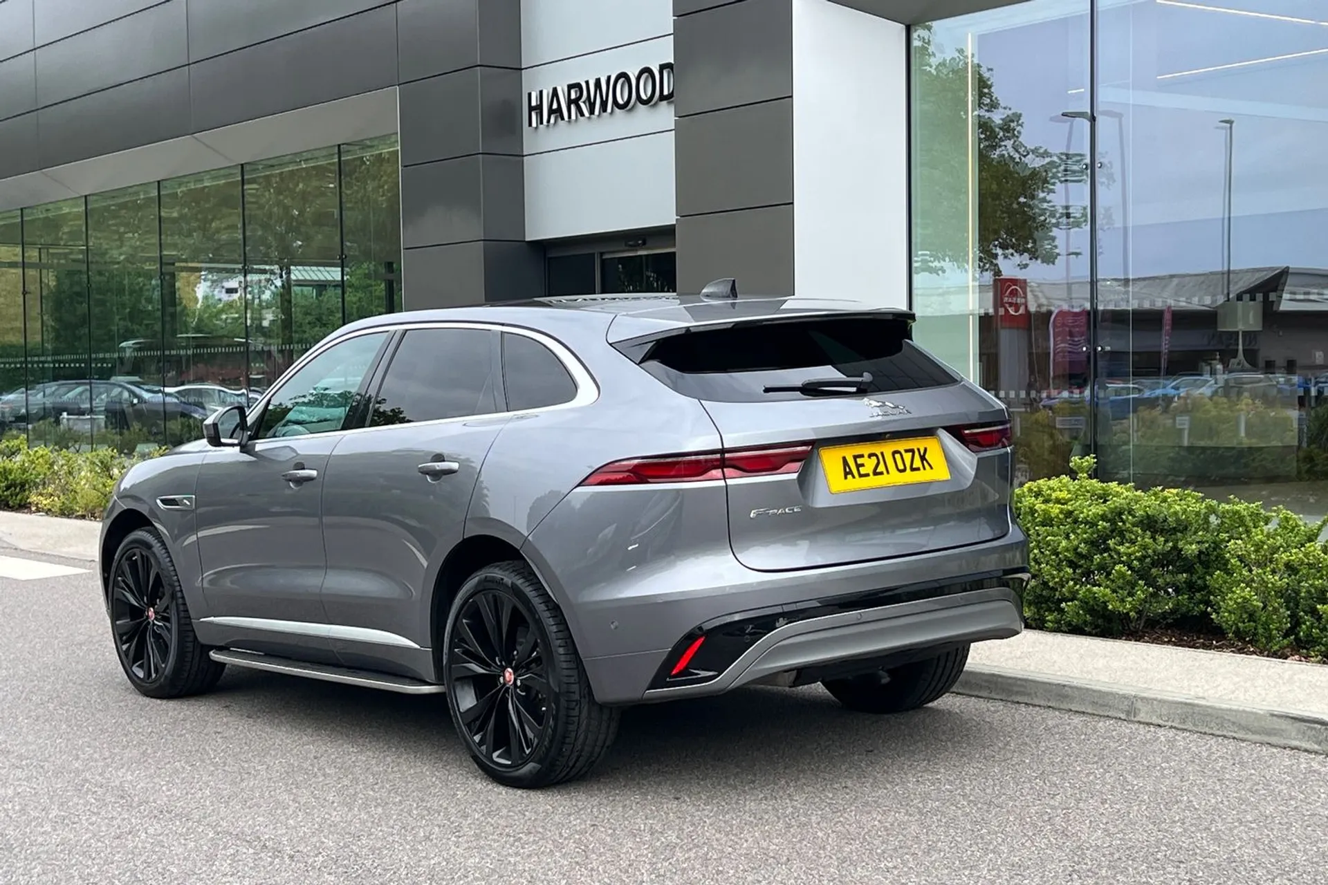 Jaguar F-PACE thumbnail image number 14
