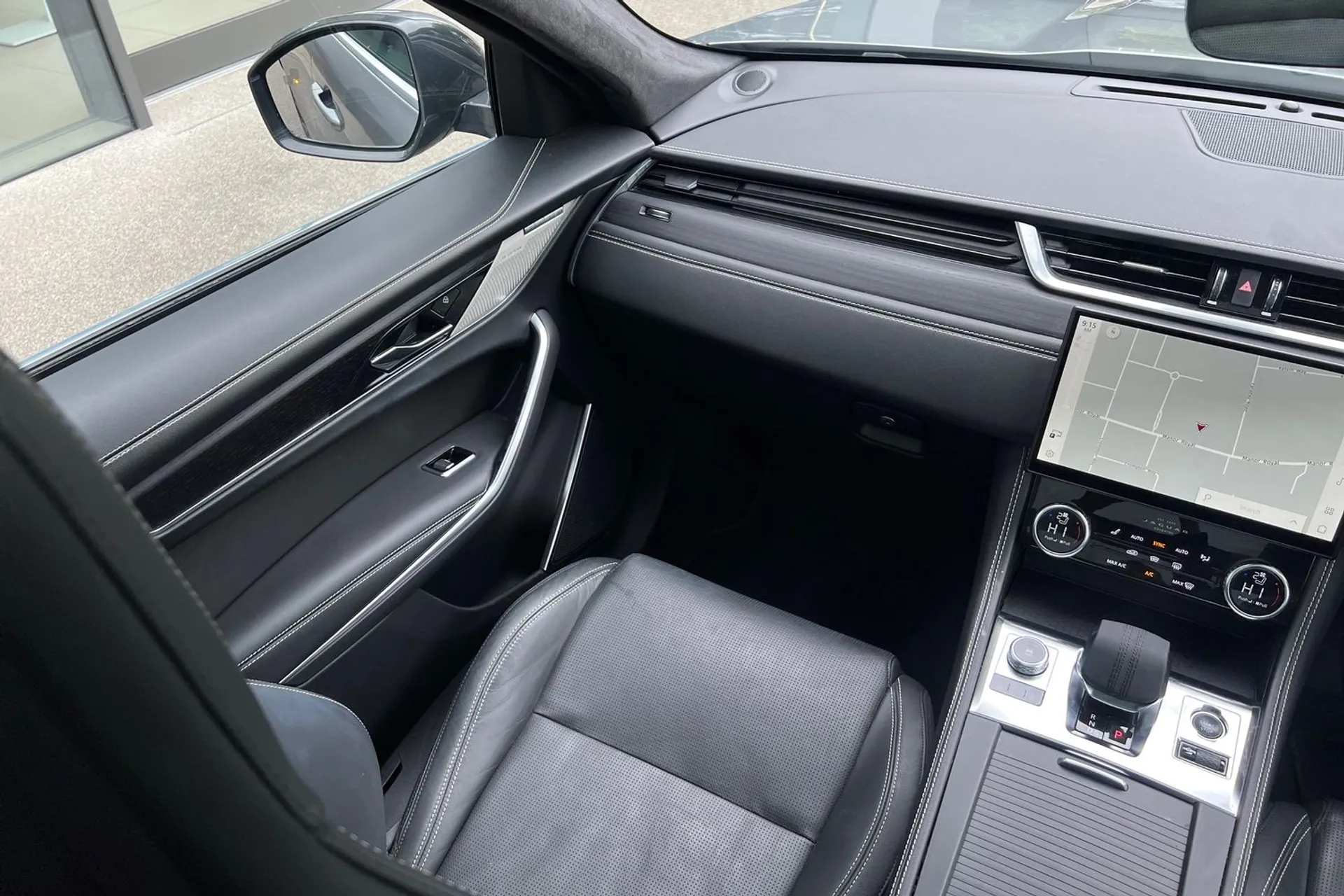 Jaguar F-PACE thumbnail image number 27