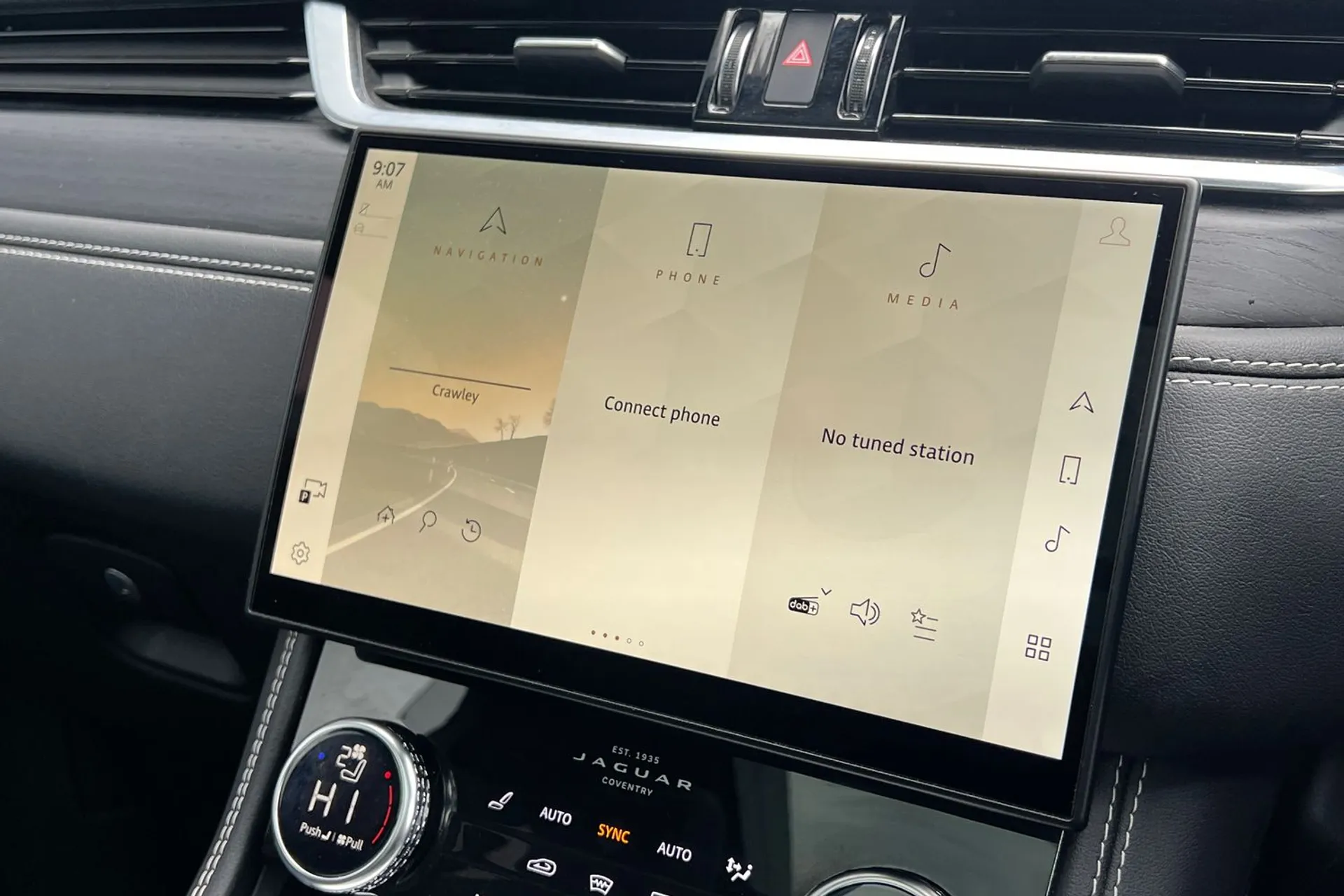 Jaguar F-PACE thumbnail image number 54