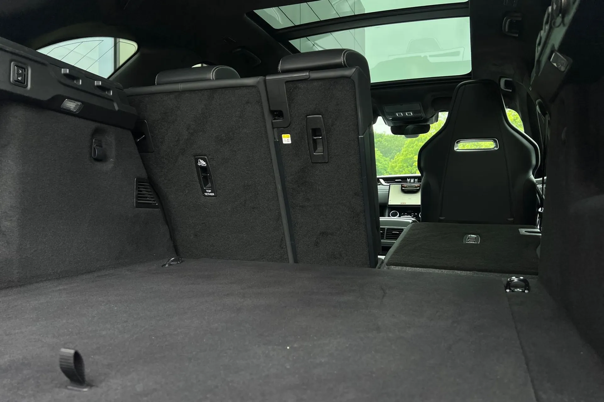 Jaguar F-PACE thumbnail image number 34