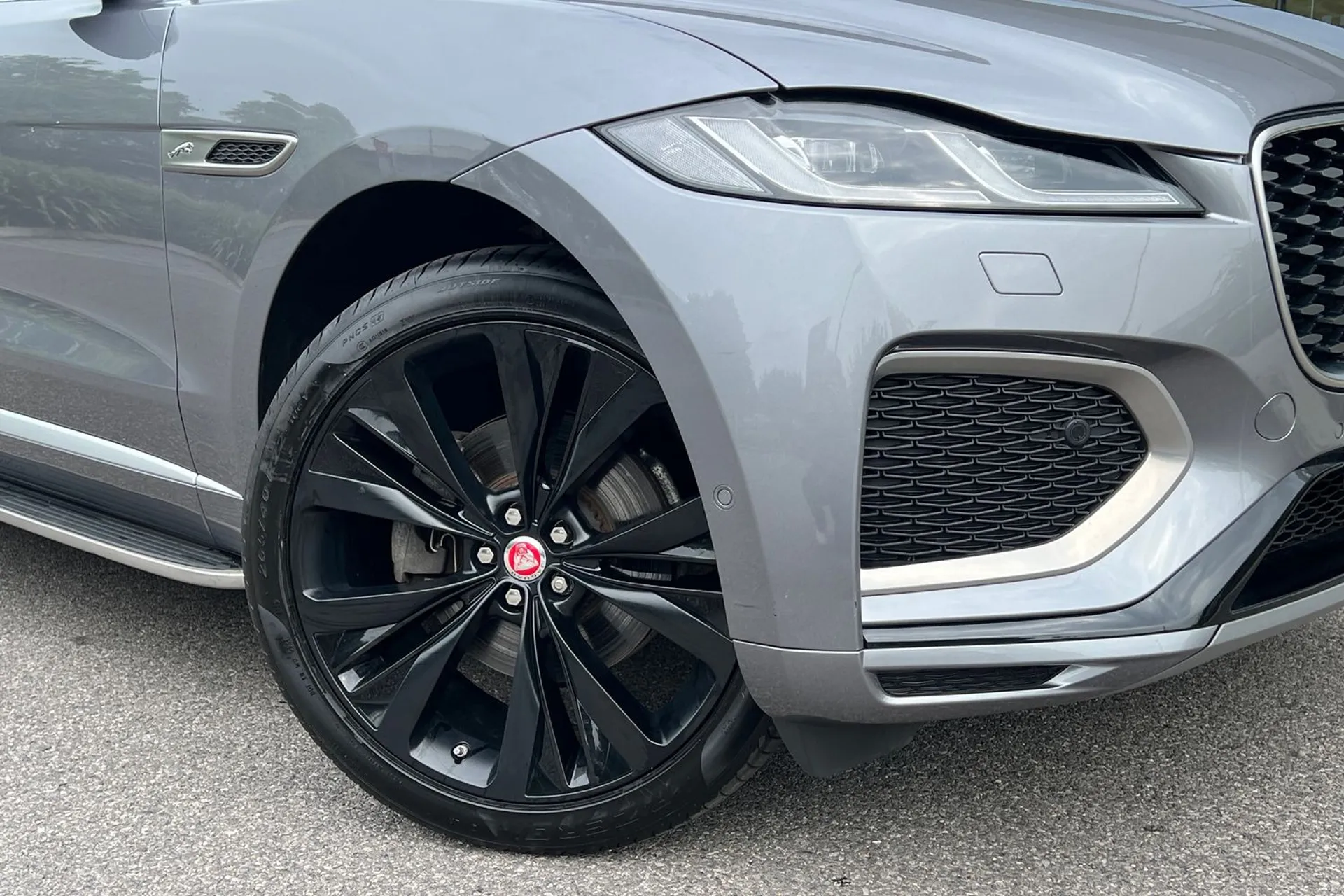 Jaguar F-PACE thumbnail image number 9