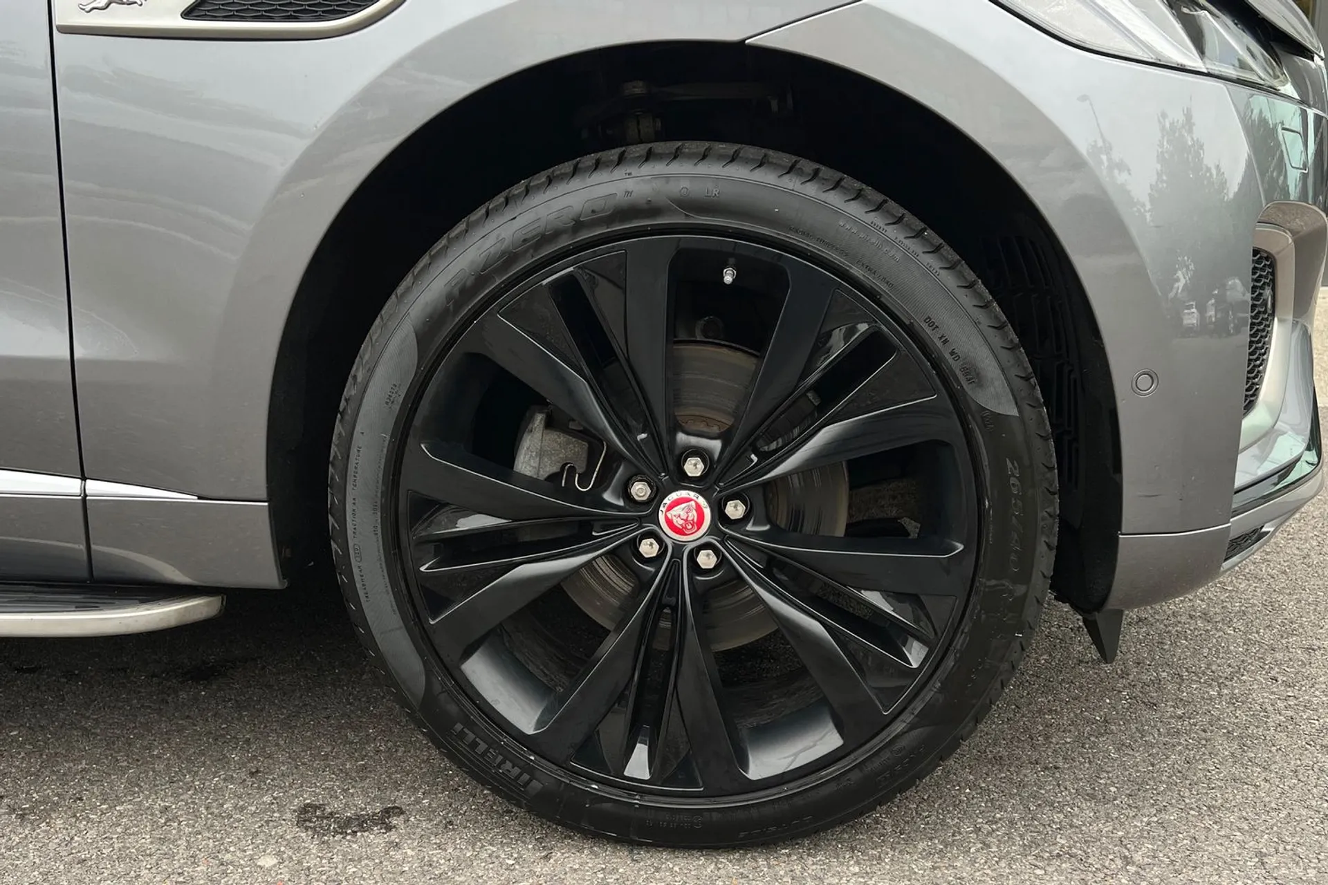 Jaguar F-PACE thumbnail image number 19