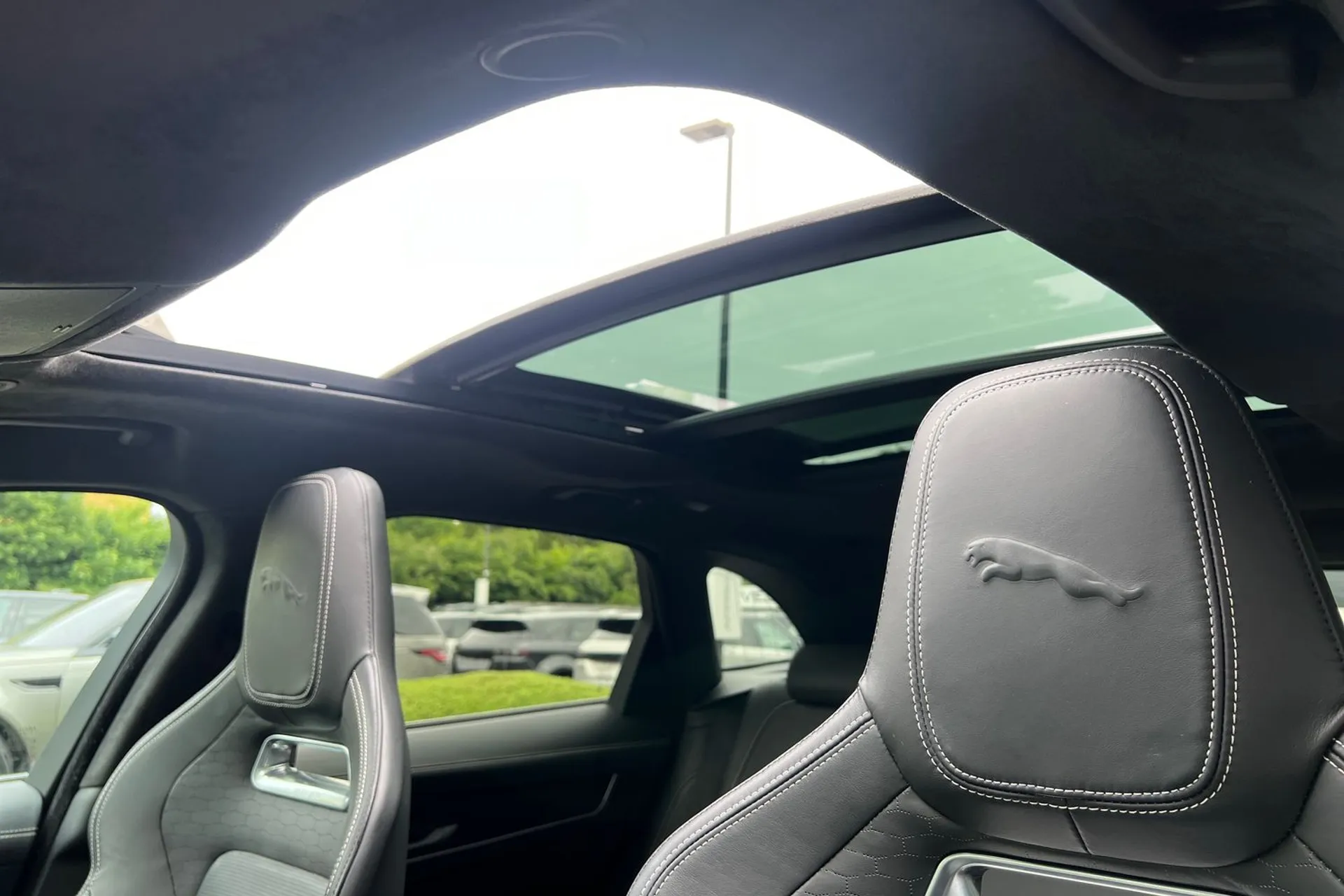 Jaguar F-PACE thumbnail image number 50