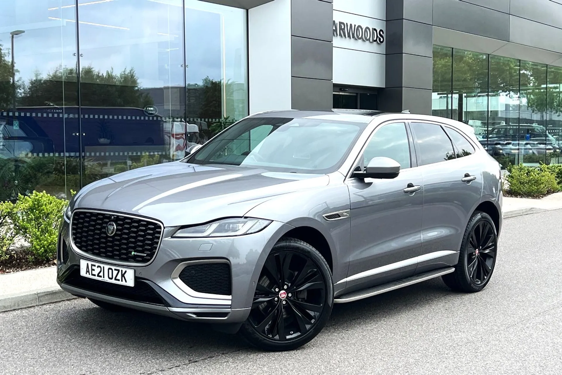 Jaguar F-PACE thumbnail image number 16