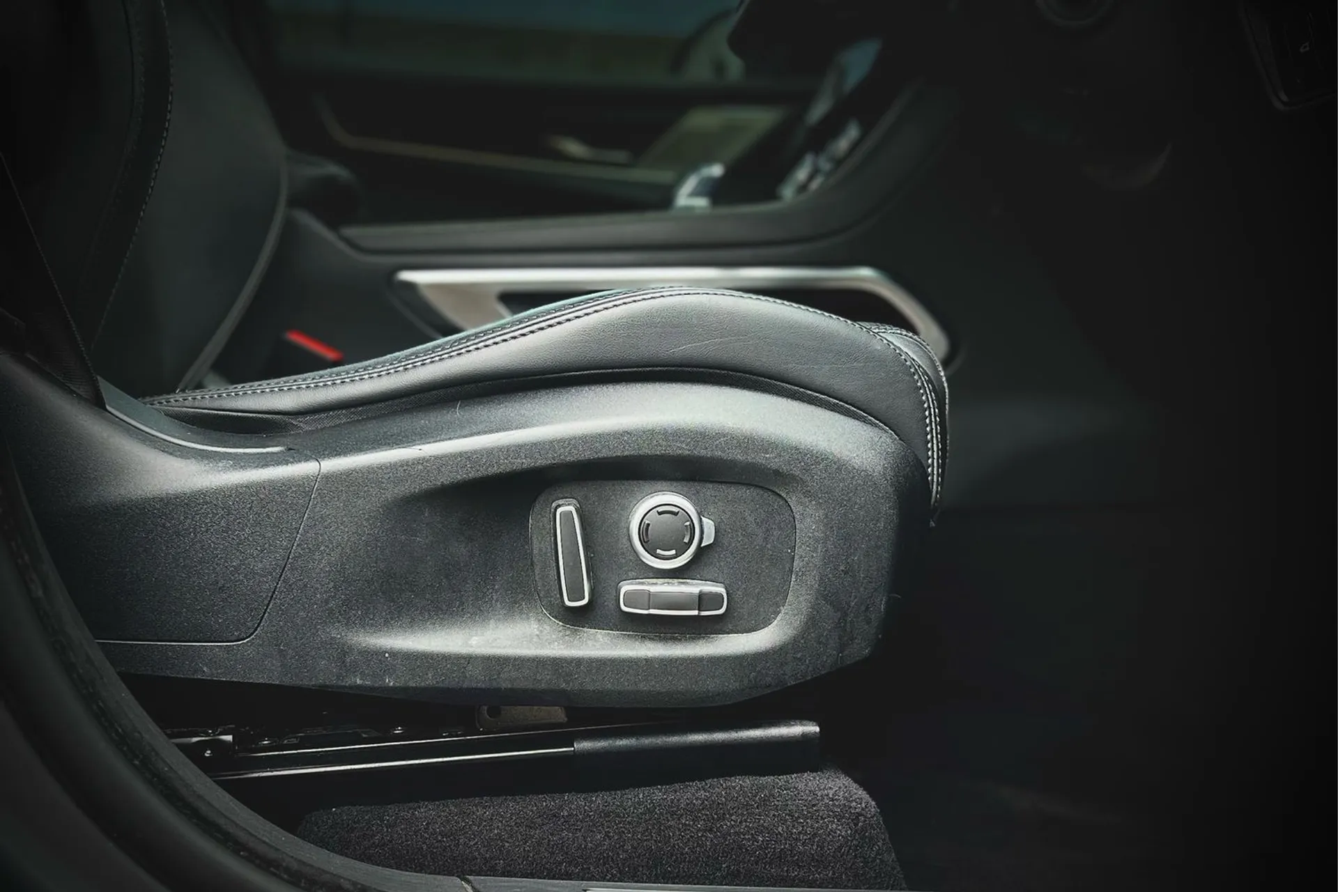 Jaguar F-PACE thumbnail image number 42