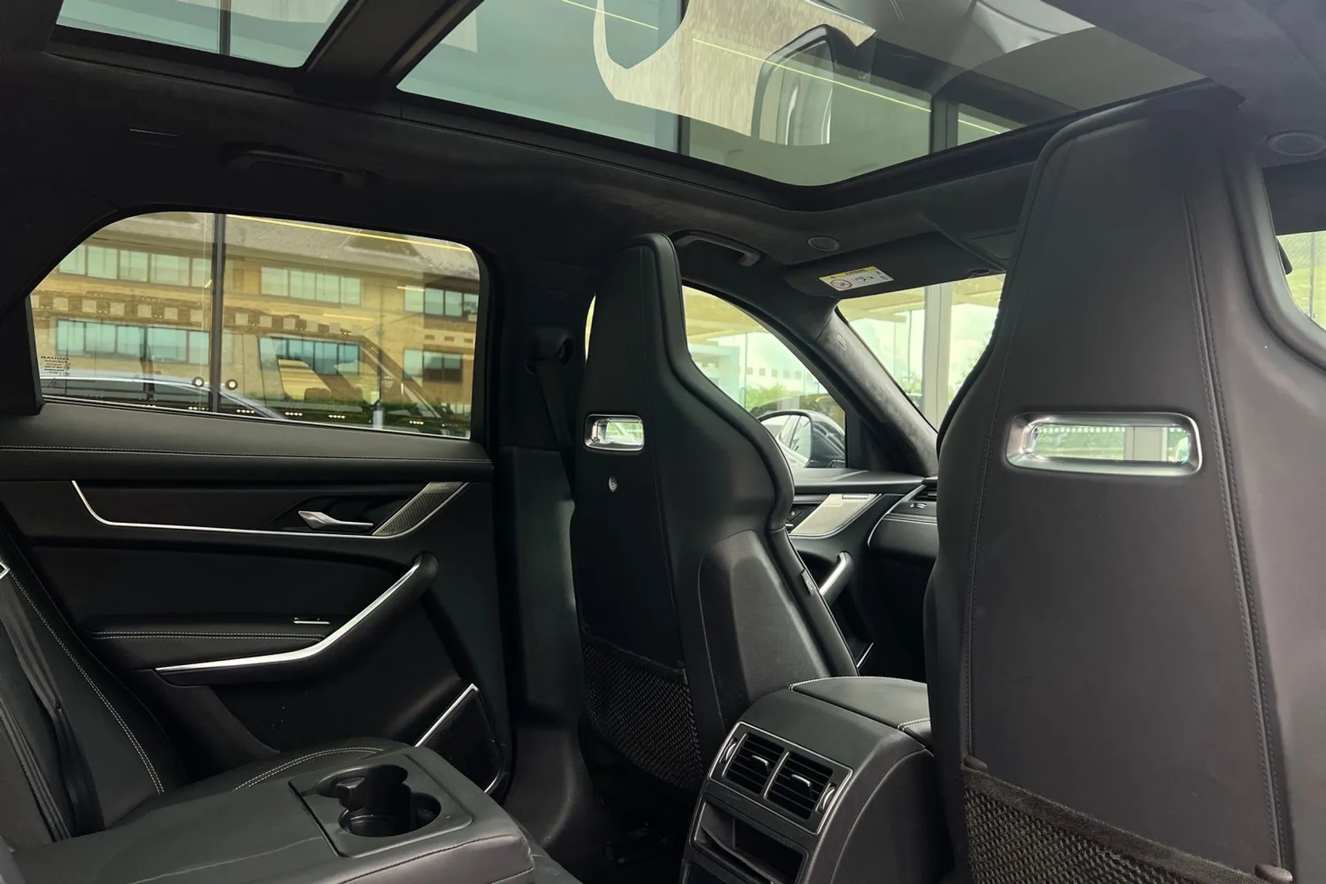 Jaguar F-PACE thumbnail image number 36