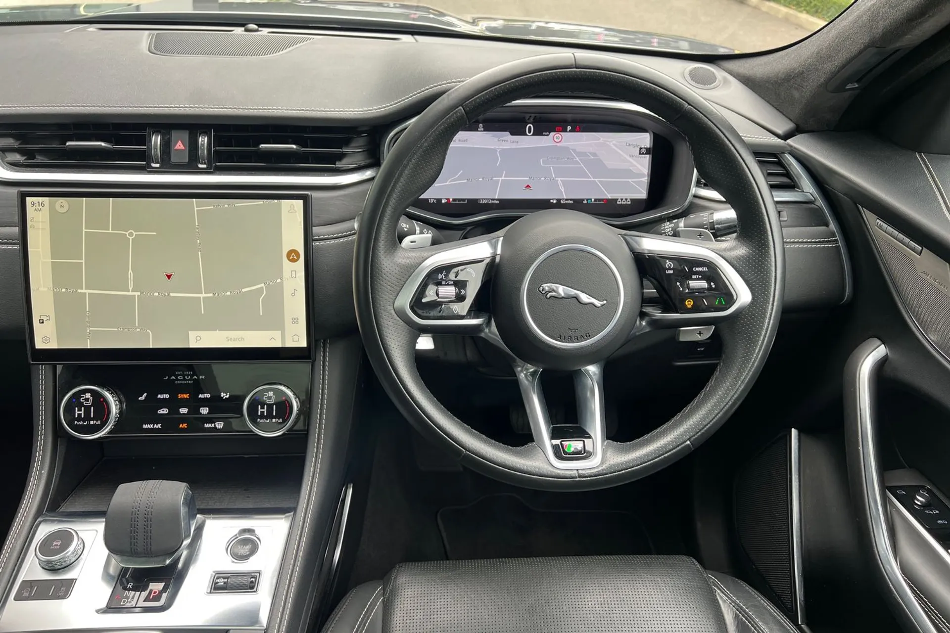 Jaguar F-PACE thumbnail image number 30