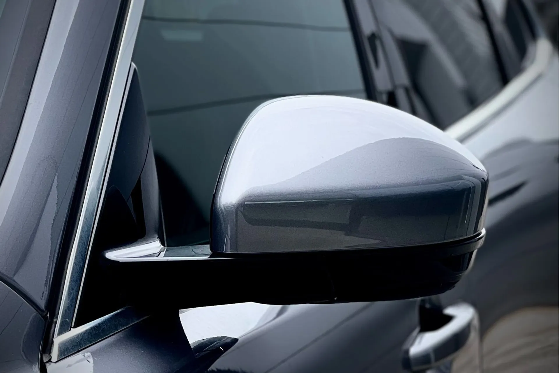 Jaguar F-PACE thumbnail image number 17